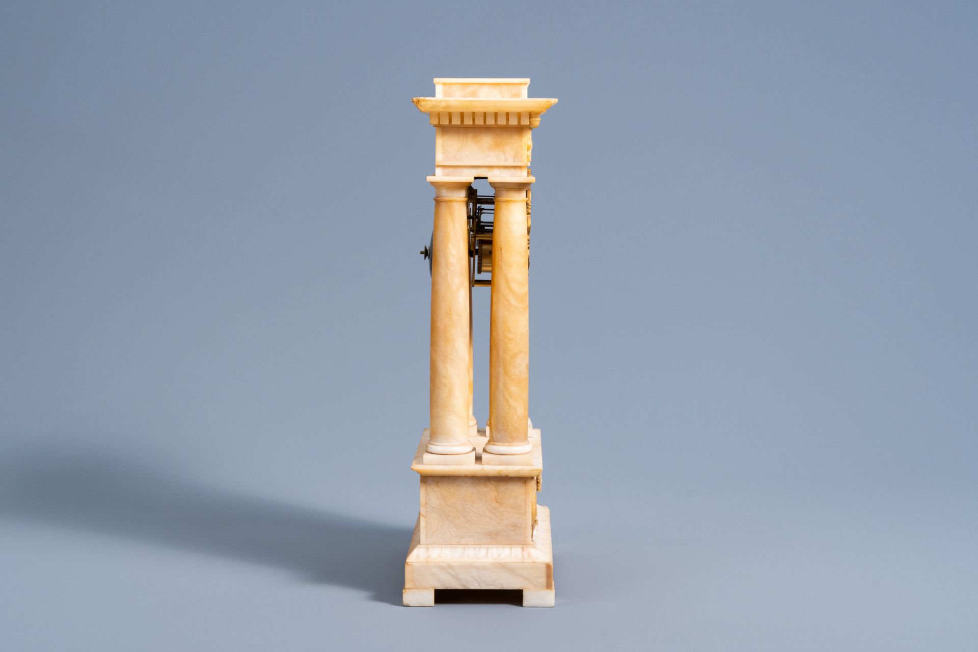A French bronze and alabaster column mantel clock with floral design, 19th C. - Image 5 of 11