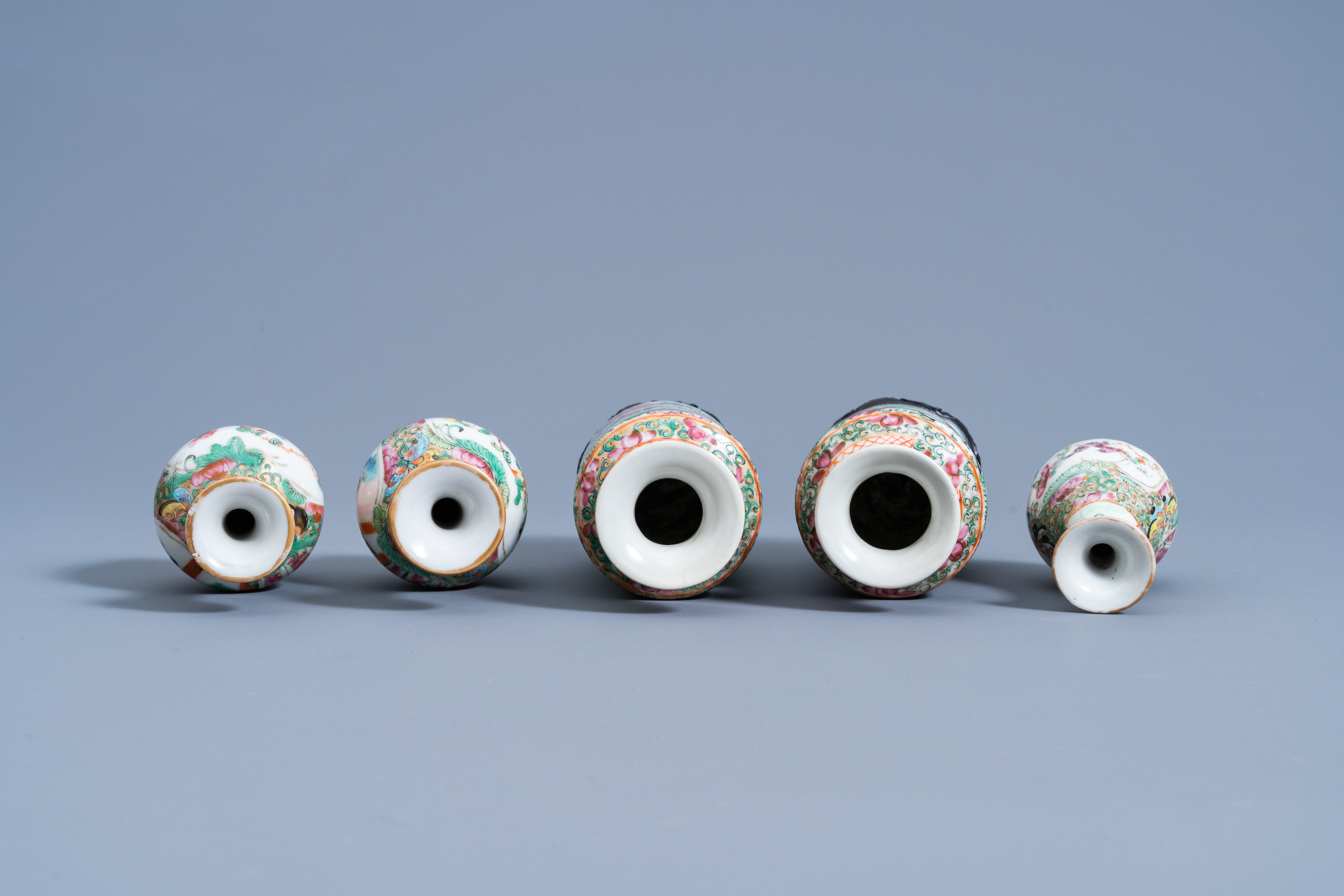 Eight Chinese Canton famille rose vases and a teapot and cover, 19th C. - Image 13 of 16