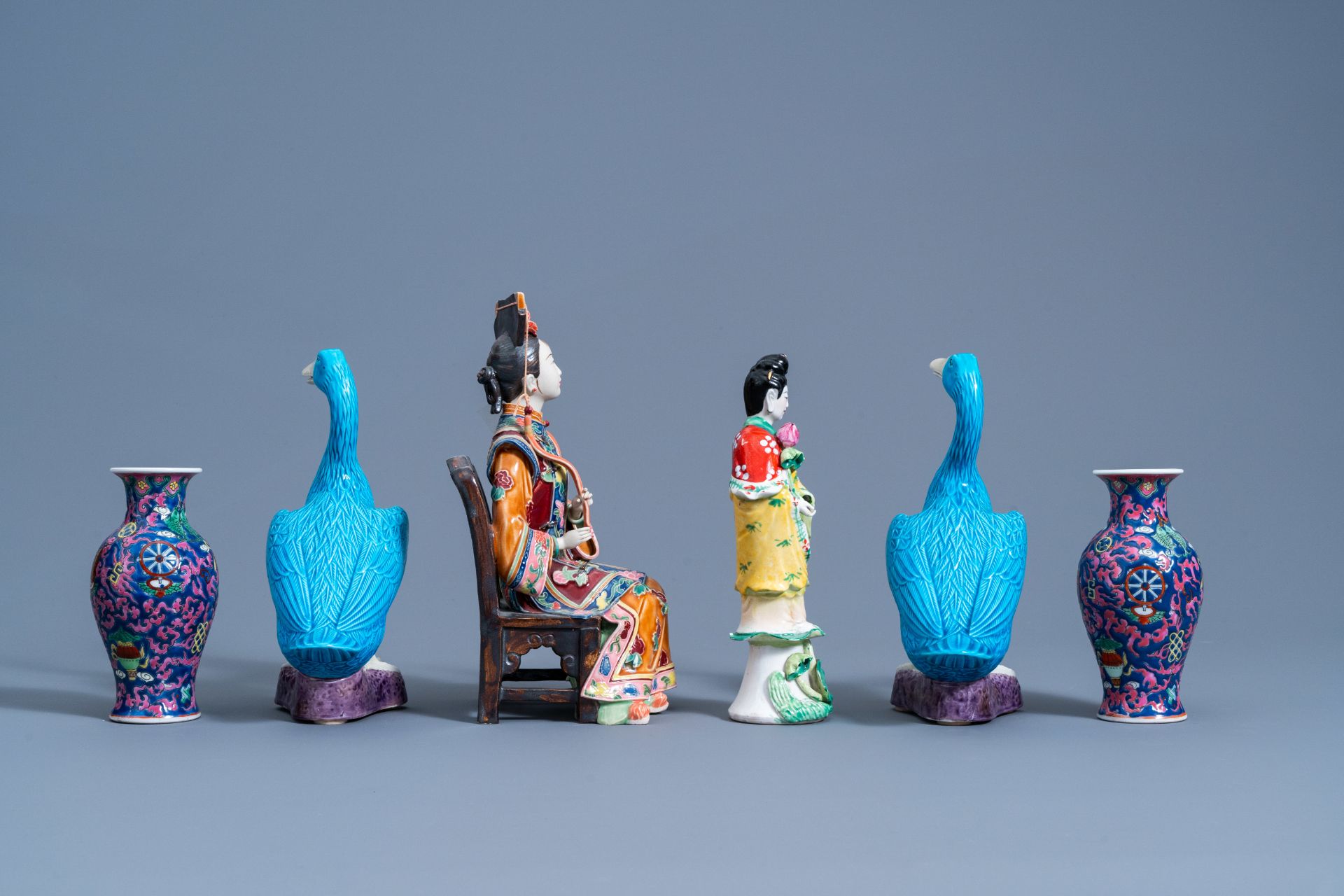 A varied collection of Chinese famille rose and turquoise glazed porcelain, 20th C. - Image 11 of 14