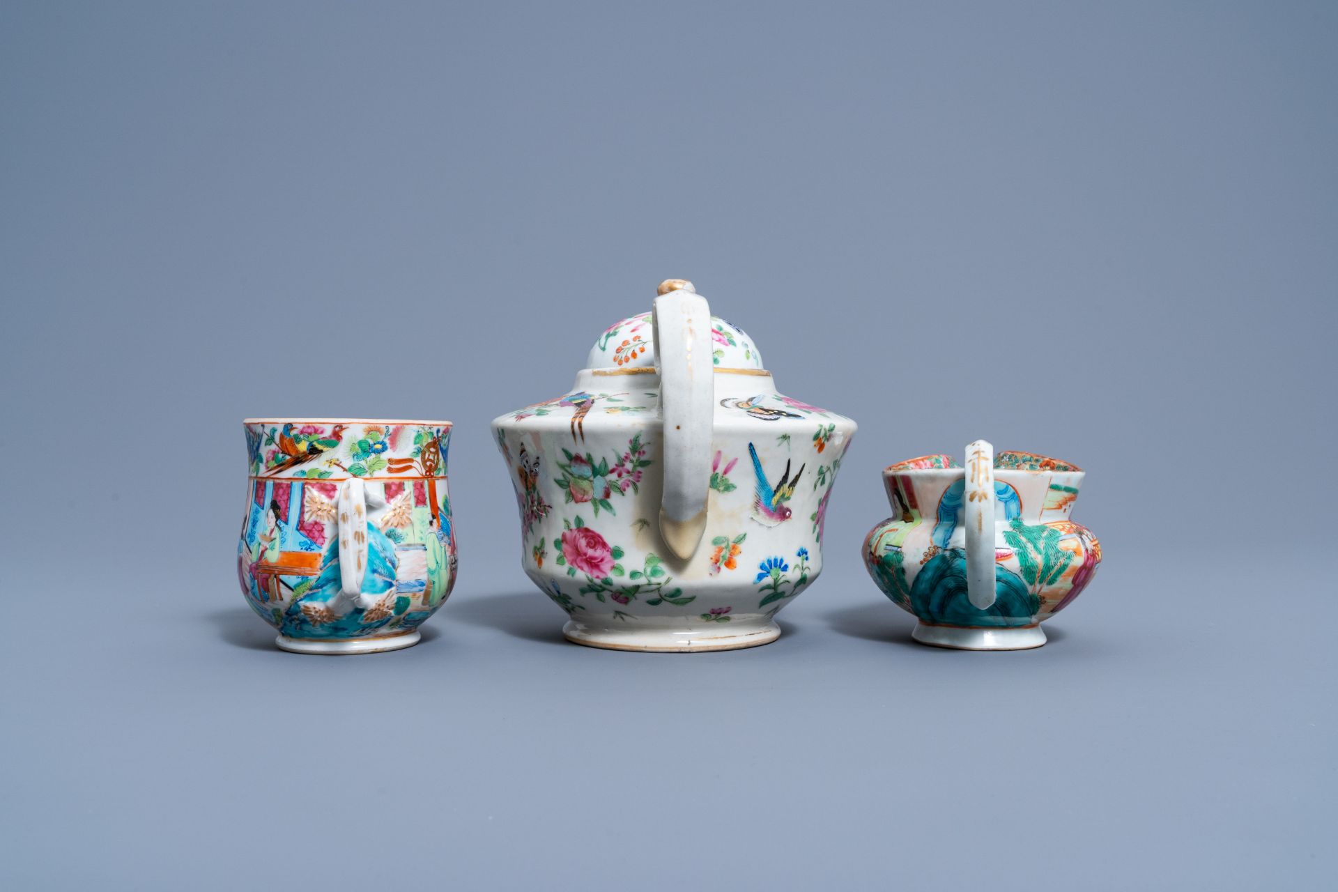 A varied collection of Chinese Canton famille rose porcelain, 19th/20th C. - Image 9 of 11