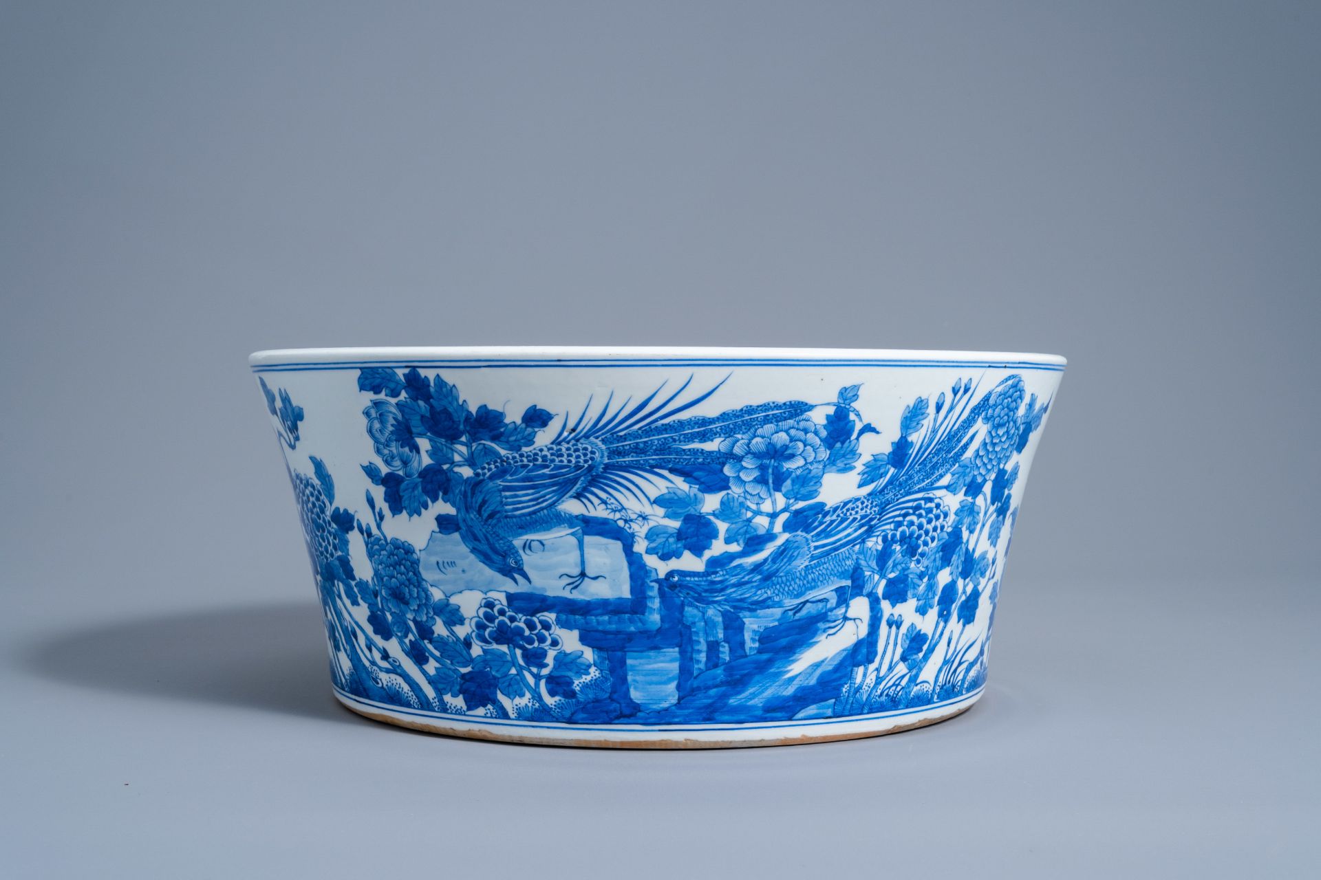 A large Chinese blue and white basin with pheasants in a landscape, 20th C - Image 6 of 8