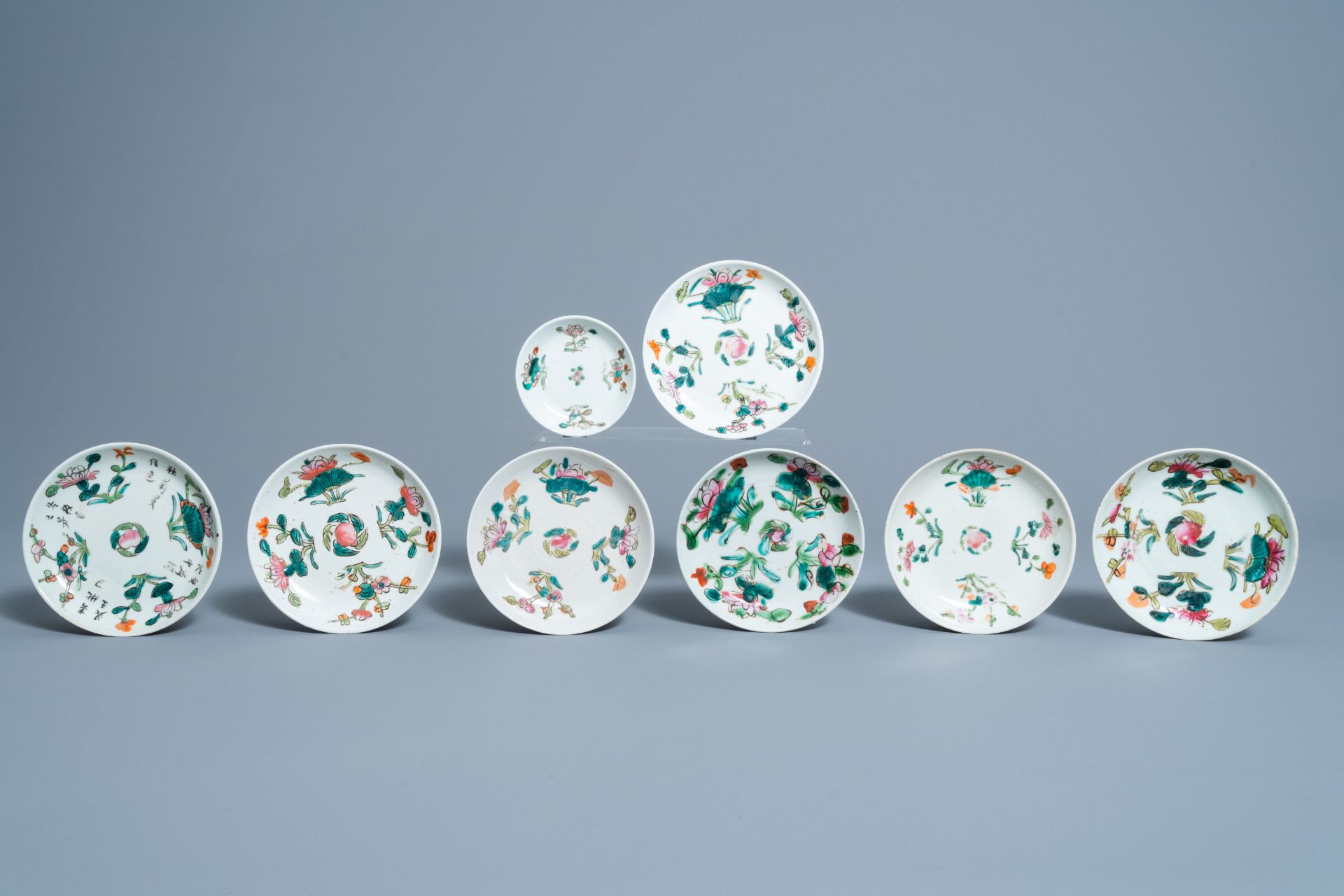 A varied collection of Chinese famille rose porcelain, 19th/20th C. - Image 3 of 12