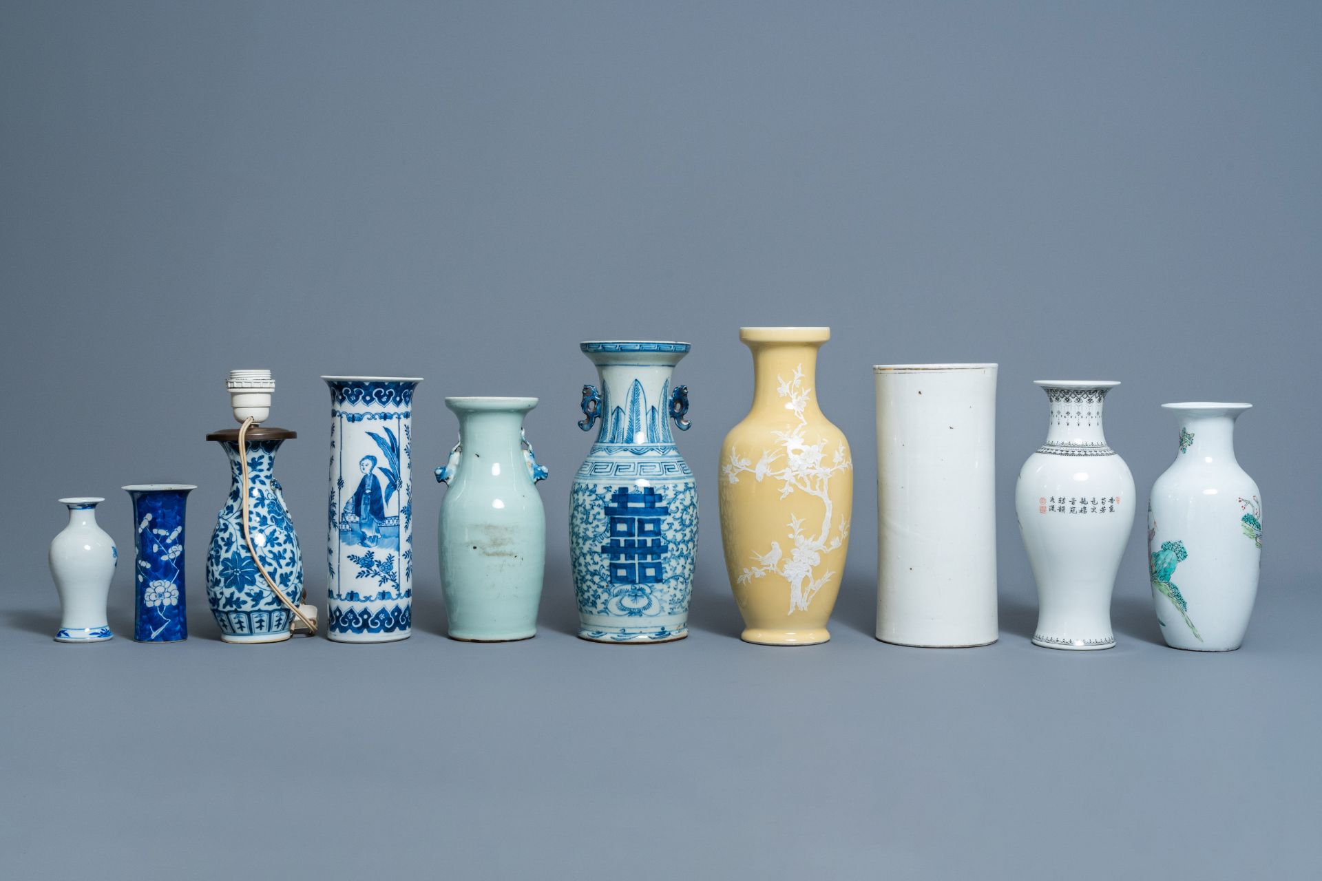 A varied collection of Chinese blue, white, famille rose and polychrome porcelain vases, 19th/20th C - Image 4 of 7