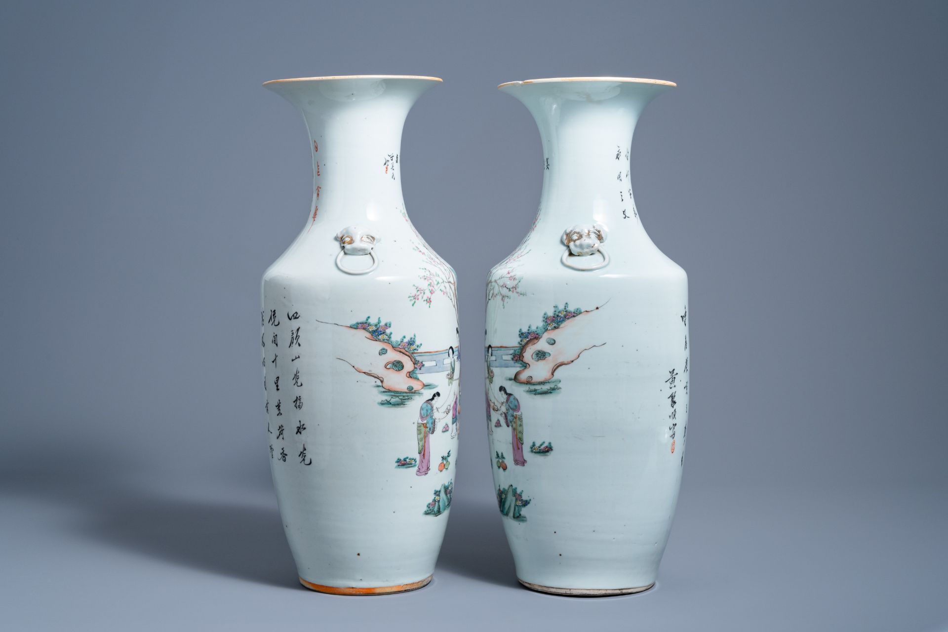A pair of Chinese famille rose vases with ladies at leisure and an 'Immortals' bowl, 19th/20th C. - Image 6 of 10