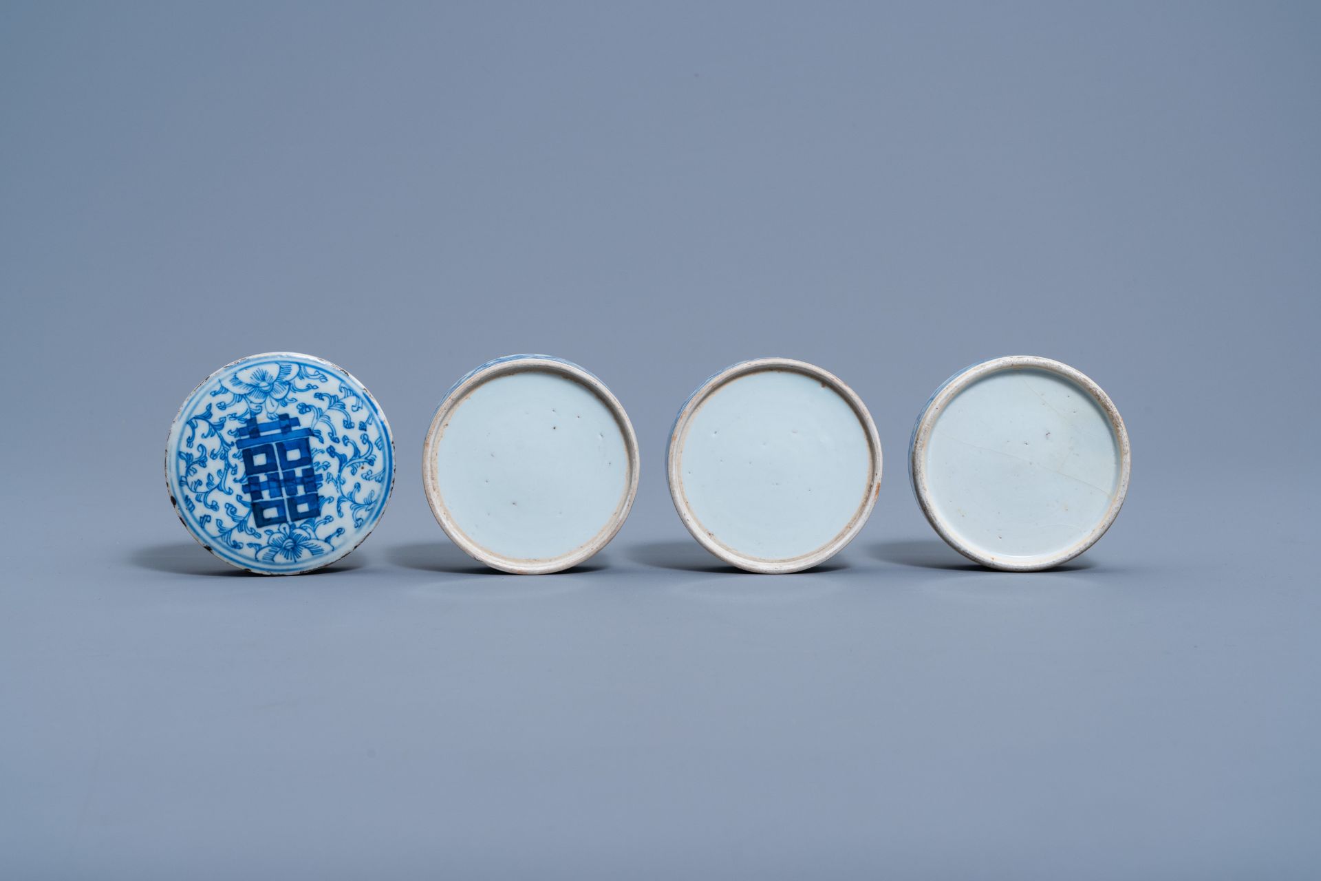 A varied collection of Chinese blue and white porcelain, 19th/20th C. - Image 15 of 15