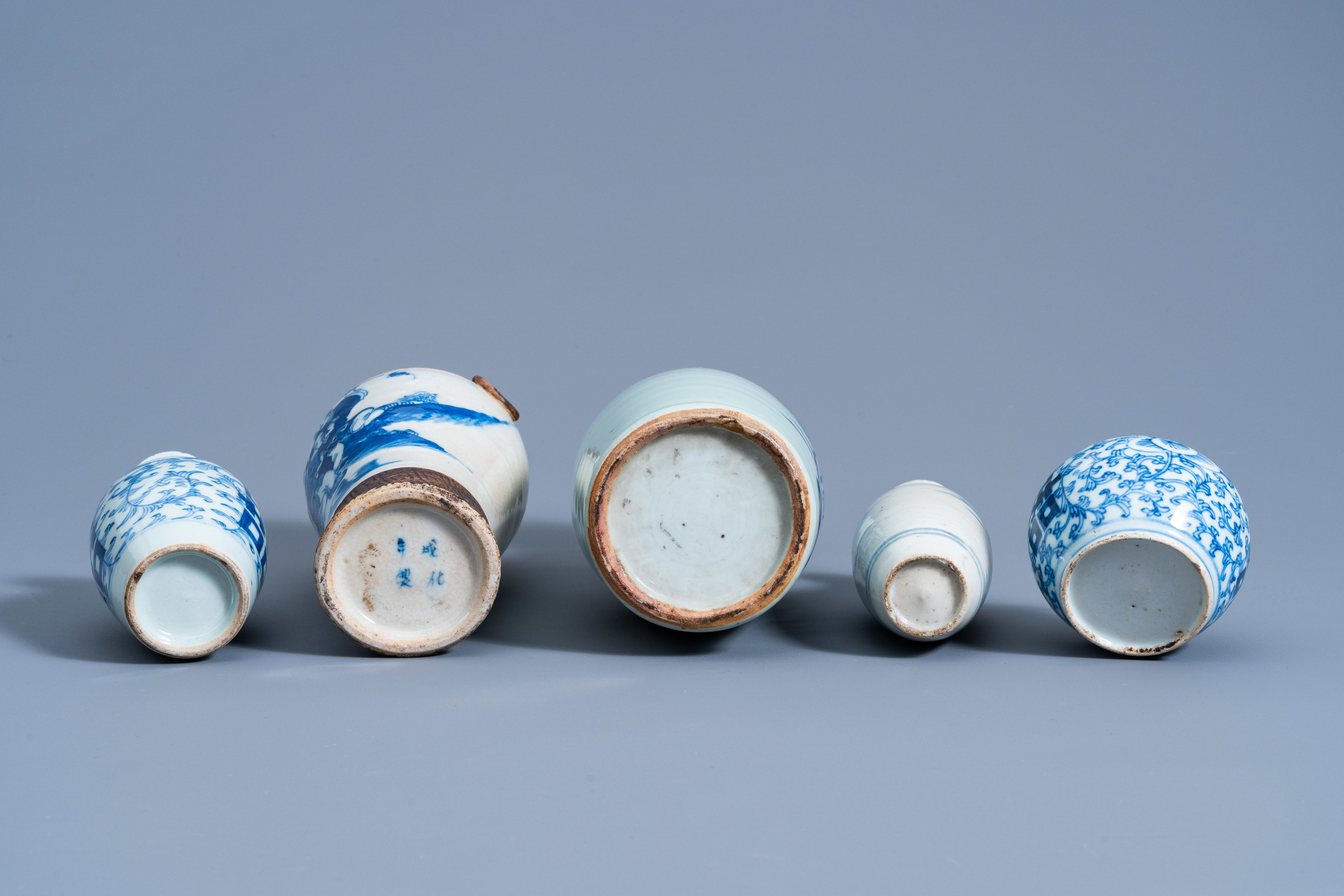 Ten various Chinese blue en white vases, 19th/20th C. - Image 13 of 13