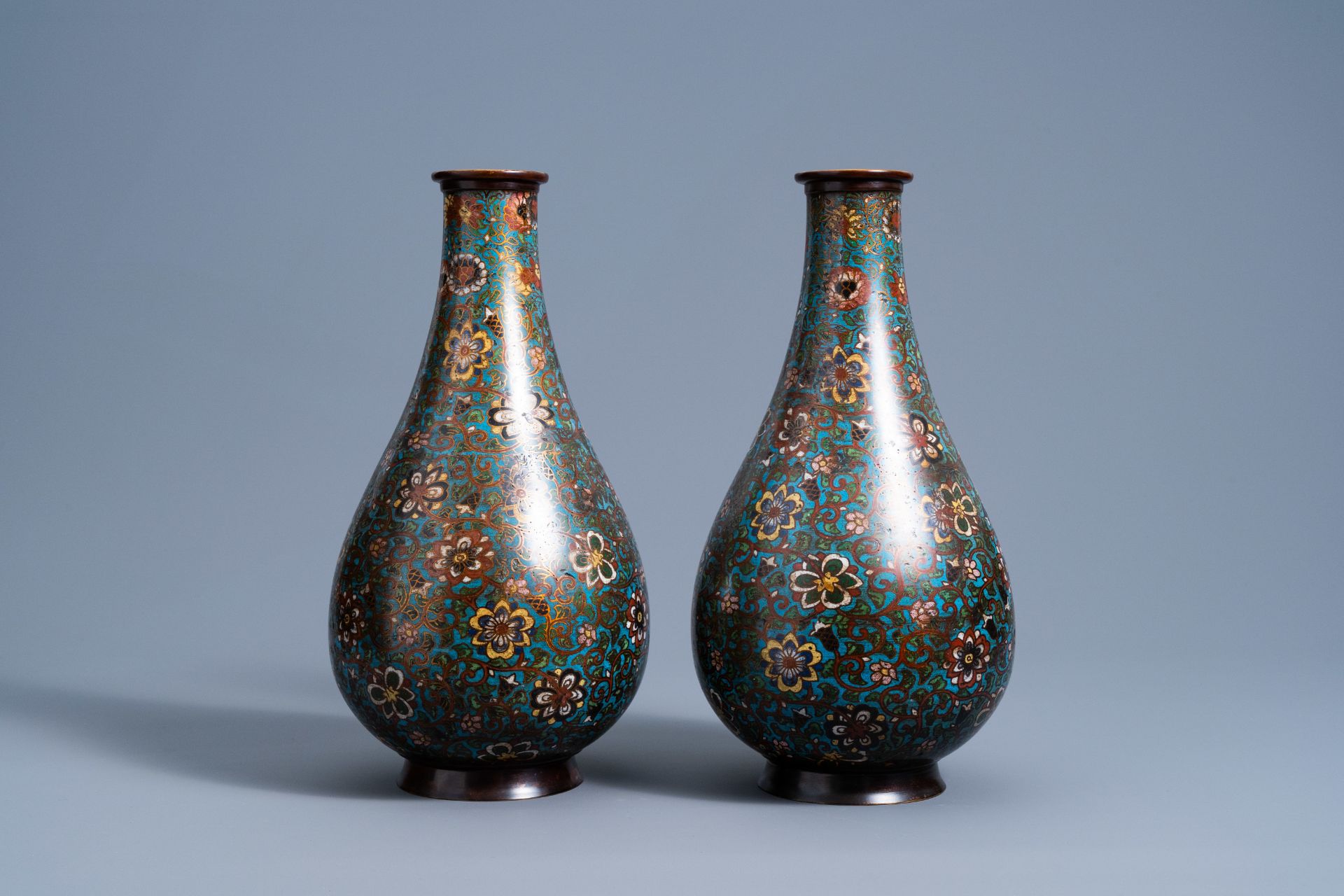 A pair of Chinese bottle shaped cloisonnŽ vases with floral design, 19th/20th C. - Image 4 of 6