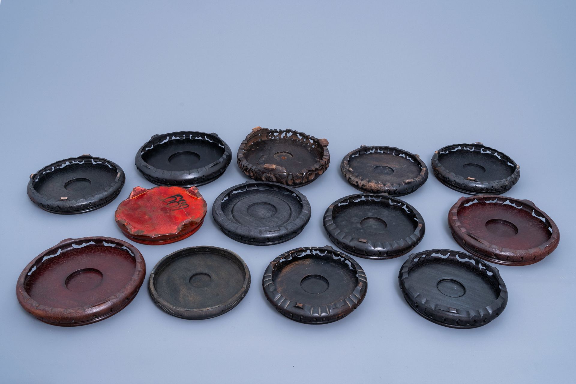 A collection of Chinese carved wood stands and plate holders, 20th C. - Image 3 of 8