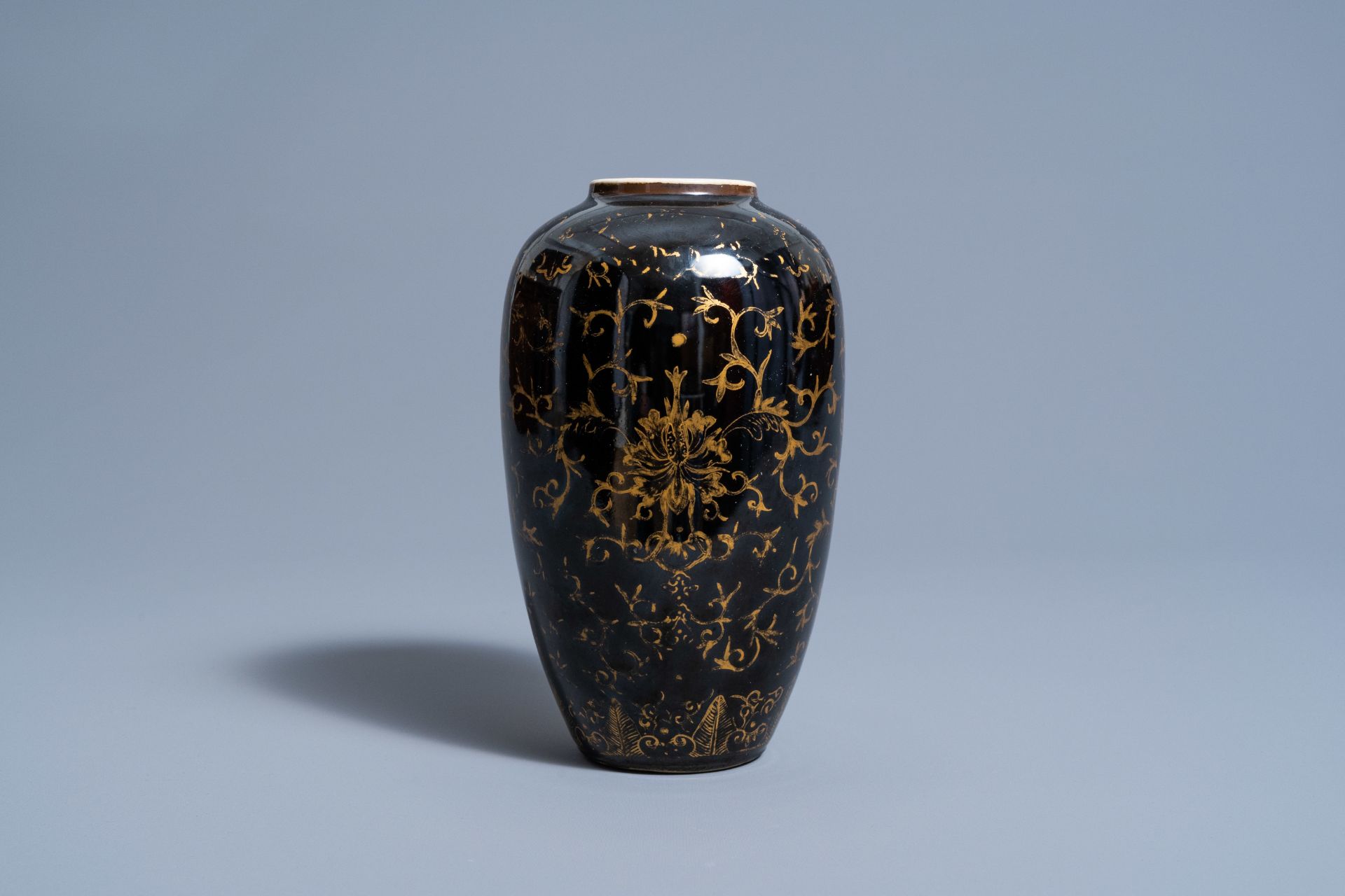 A Chinese monochrome black vase with gilt lotus scrolls, 19th C. - Image 3 of 7