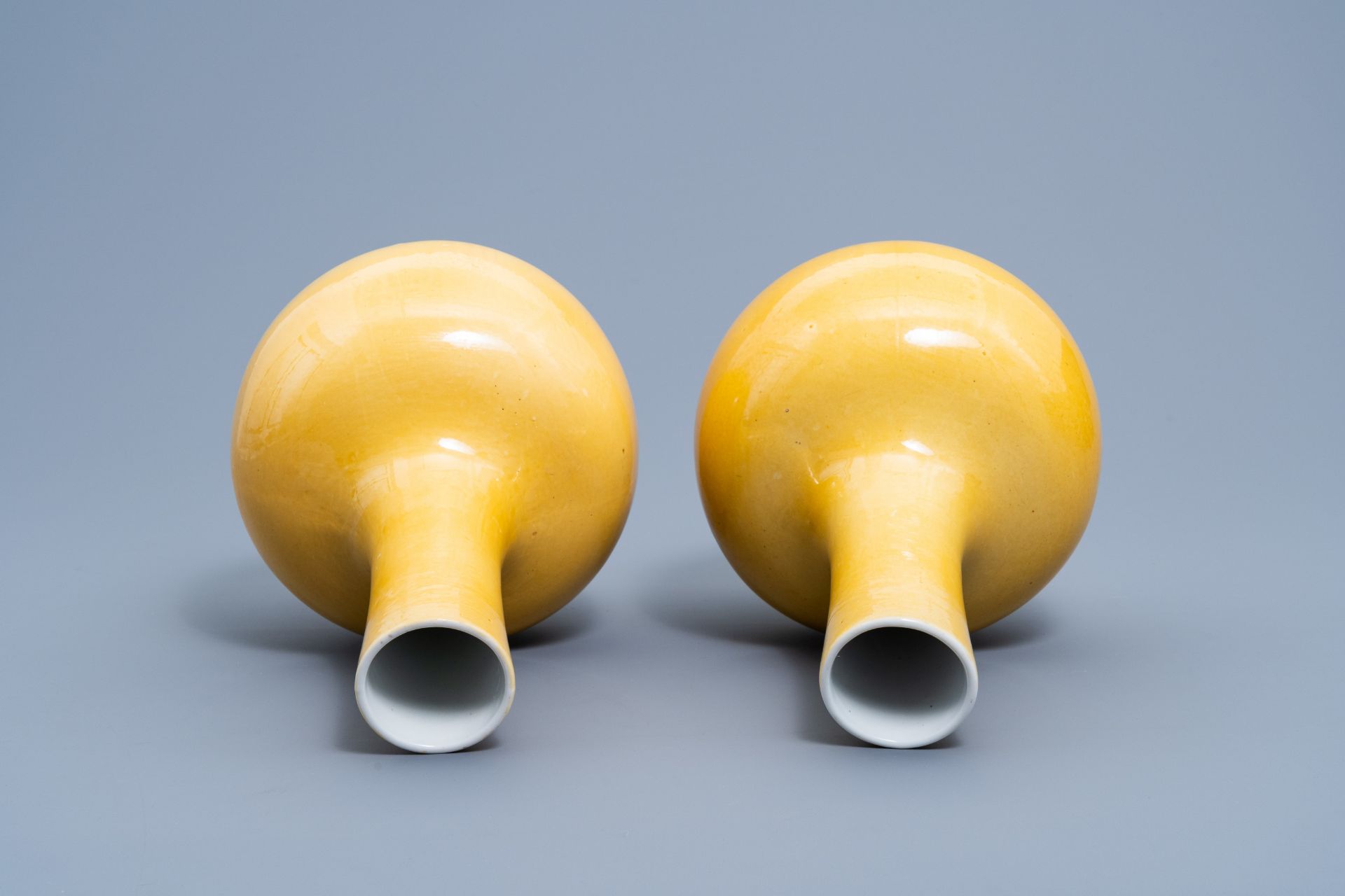 A pair of Chinese monochrome yellow tianqu ping vases, 20th C. - Image 5 of 6