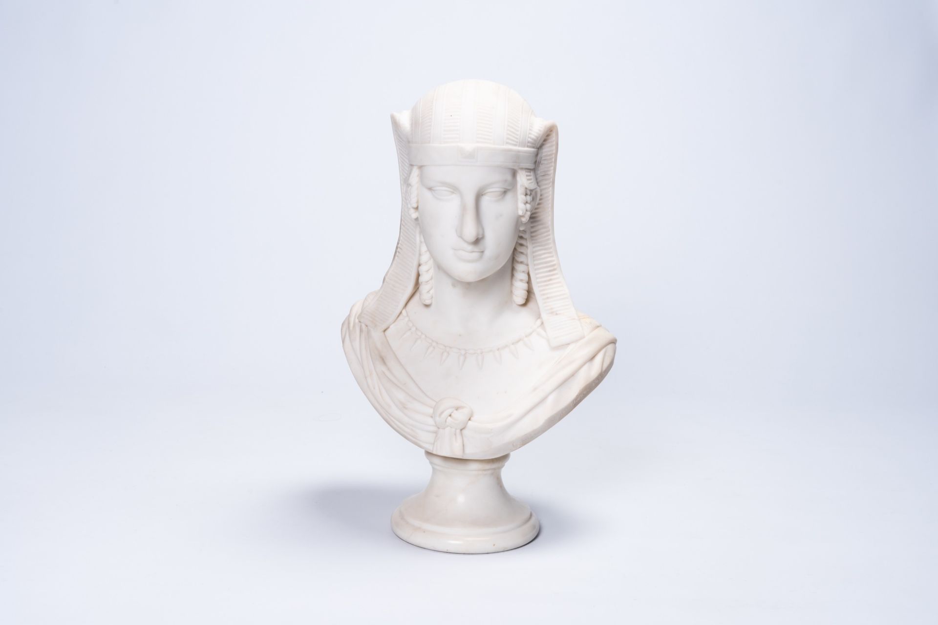 Godfreid D'Kerckhove (Godefroid Van Den Kerckhove, 1841-1913): Bust of an Egyptian beauty, white mar - Bild 3 aus 9