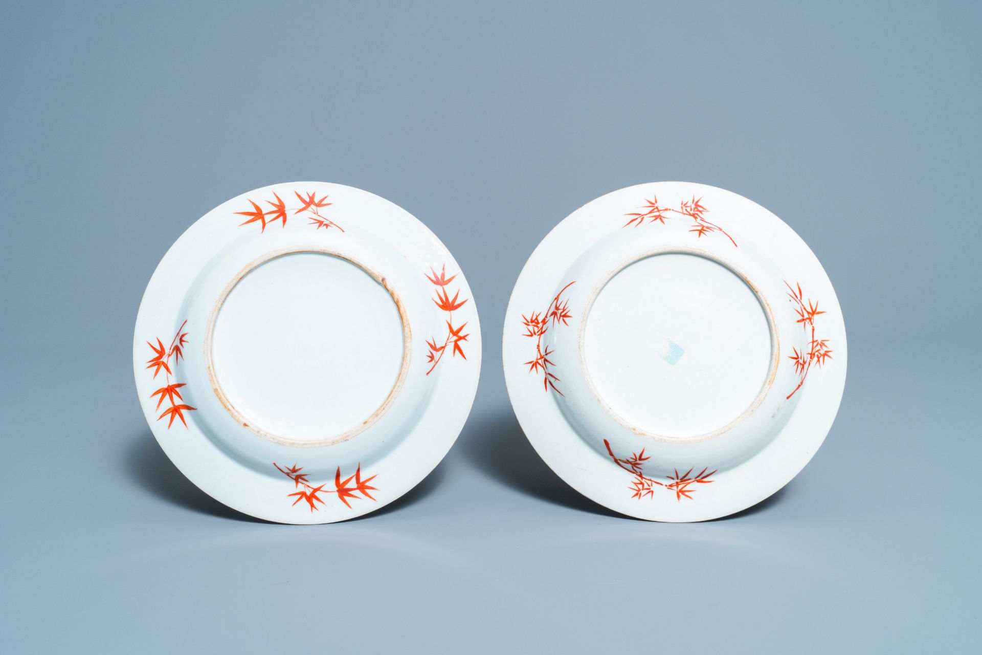 Four Chinese famille verte 'fish' plates, 20th C. - Image 3 of 5