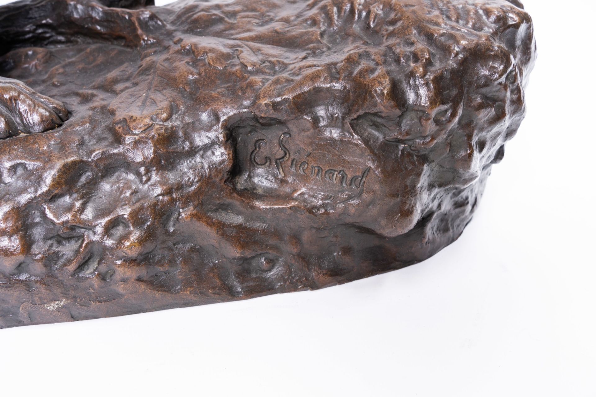 Emile DŽsirŽ Lienard (1842-?): Hunting dog with pheasant, brown patinated bronze on a vert de mer ma - Image 11 of 12