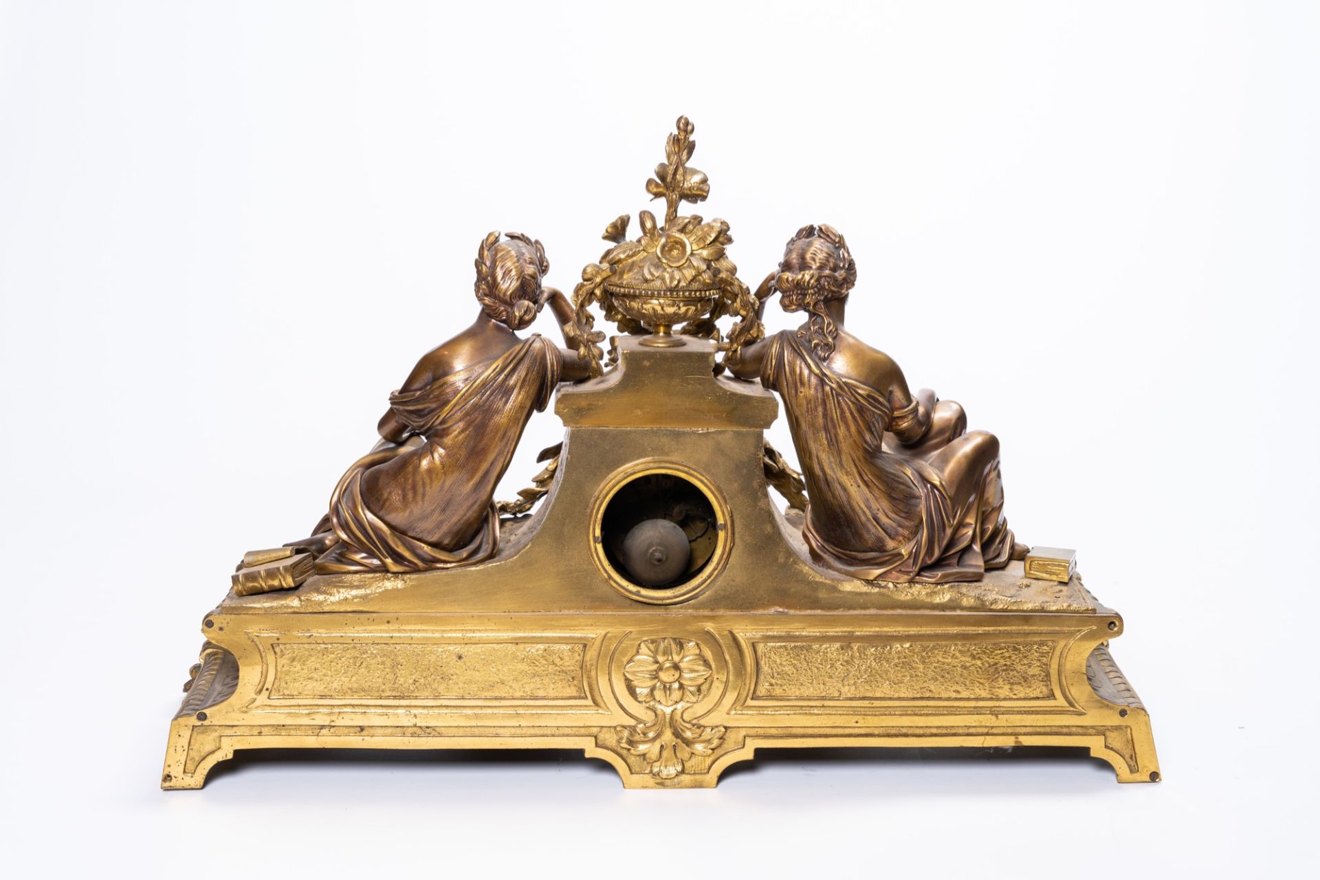 A large French gilt brass mantel clock depicting science, 19th/20th C. - Image 4 of 9