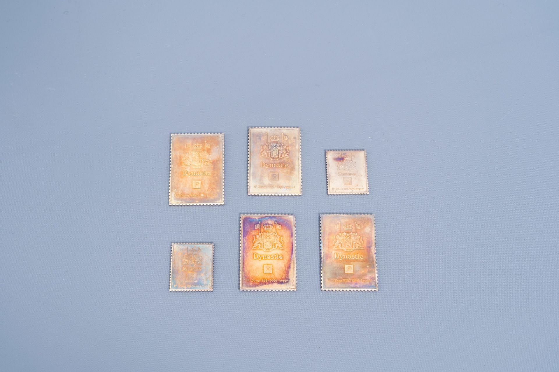 A collection of 25 Belgian silver-gilt stamps with matching case, the 'Dynastie-verzameling', 925/00 - Image 12 of 19