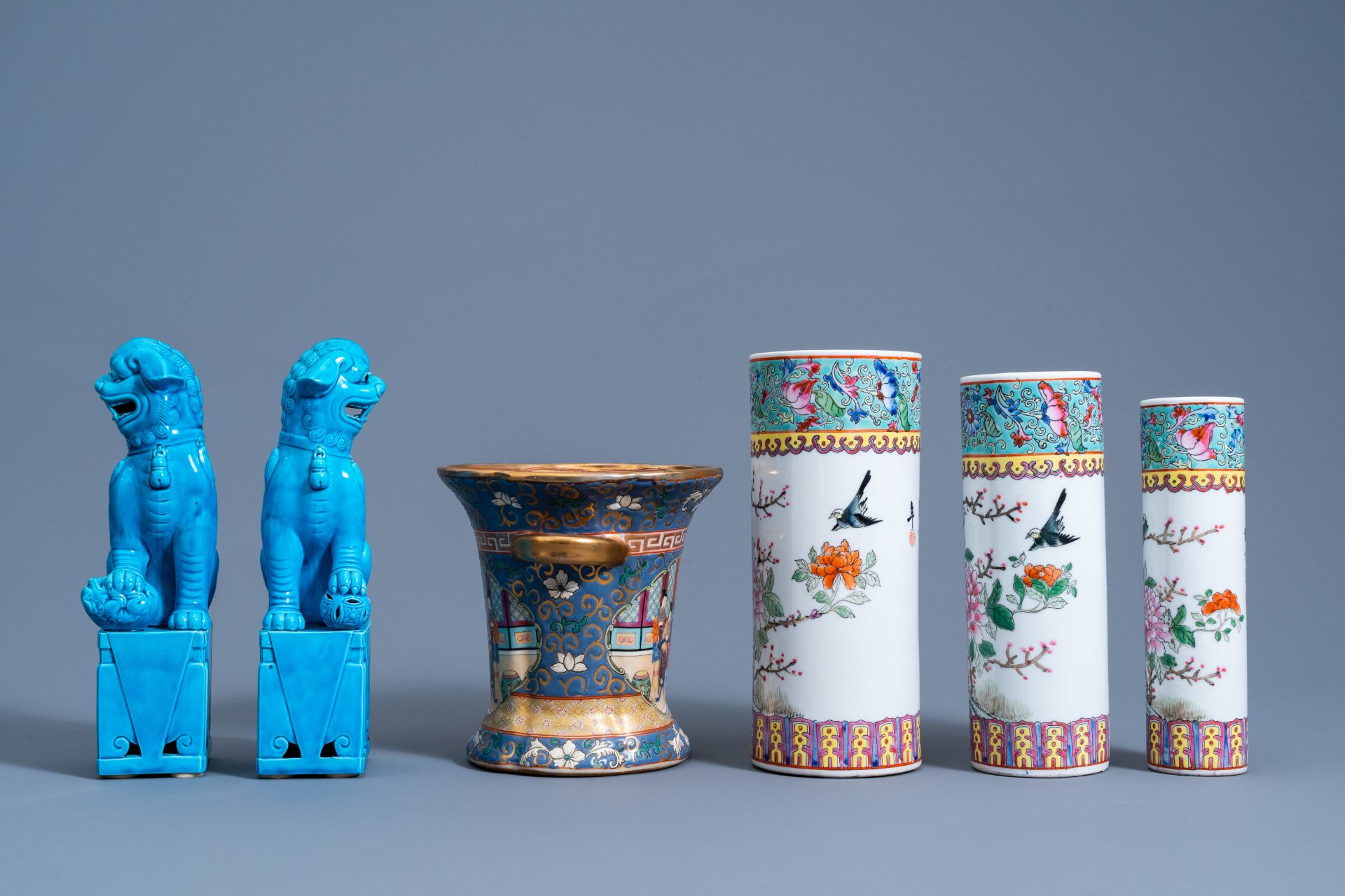 A varied collection of Chinese famille rose and turquoise glazed porcelain, 20th C. - Image 3 of 14
