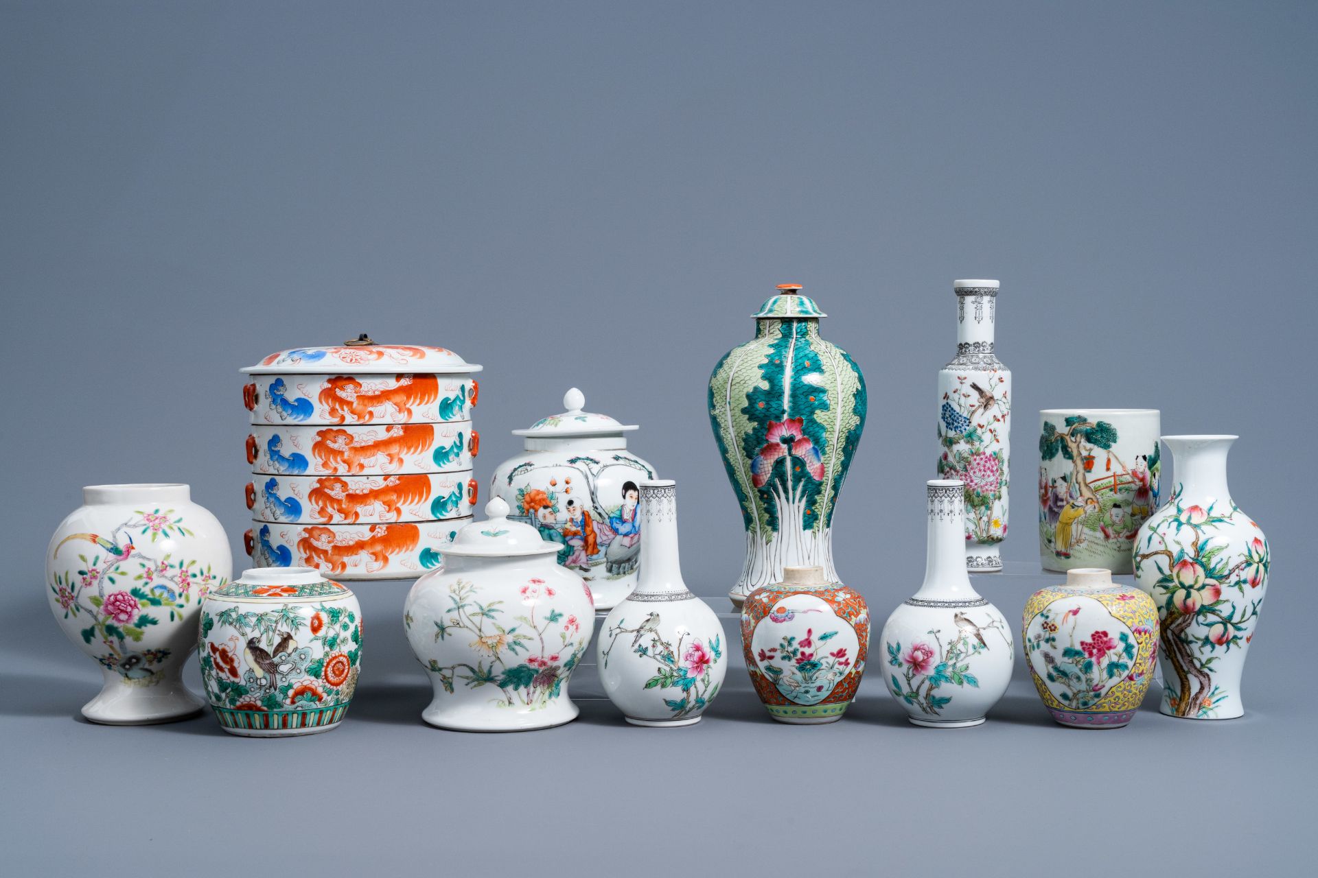 A varied collection of Chinese famille rose, famille verte and iron red porcelain, 19th/20th C.