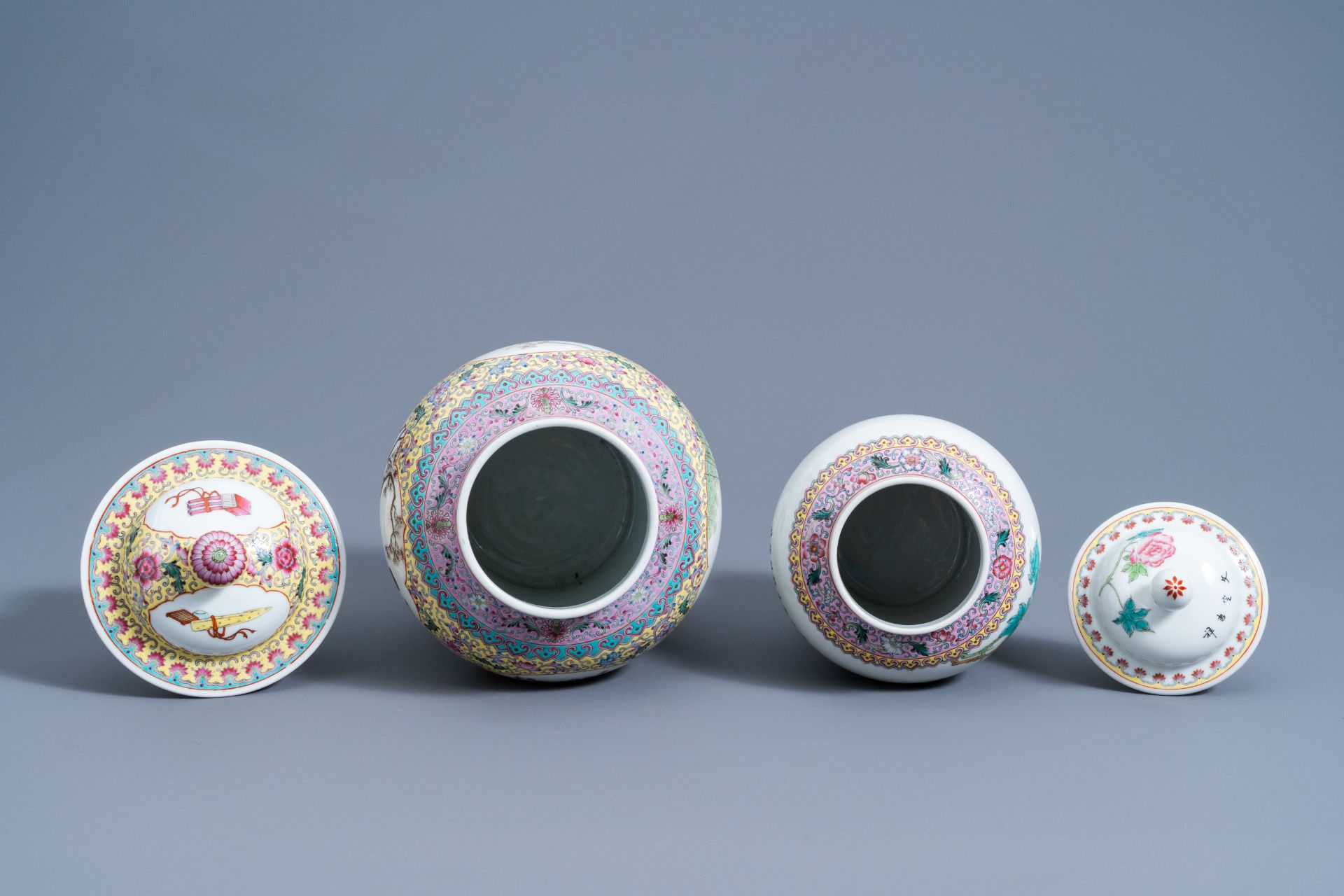 Two Chinese famille rose vases and covers and a plate with figures in a garden, Republic, 20th C. - Image 8 of 9