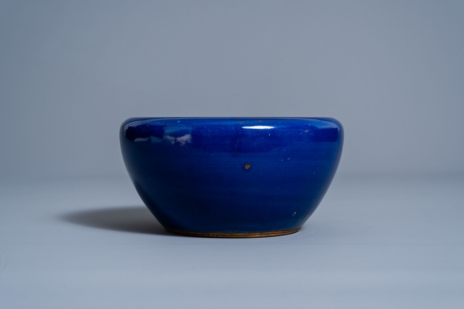 A Chinese monochrome blue alms bowl, 19th C. - Image 3 of 7