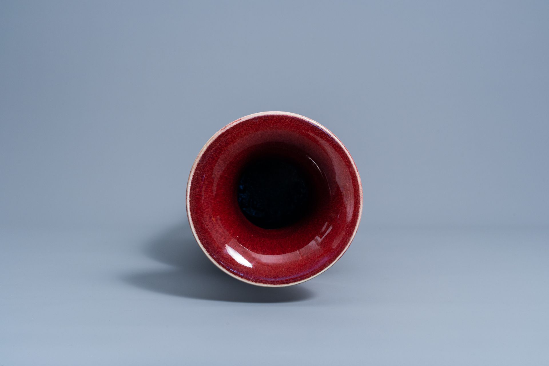 A Chinese monochrome sang de boeuf glazed vase, 19th/20th C. - Image 6 of 6