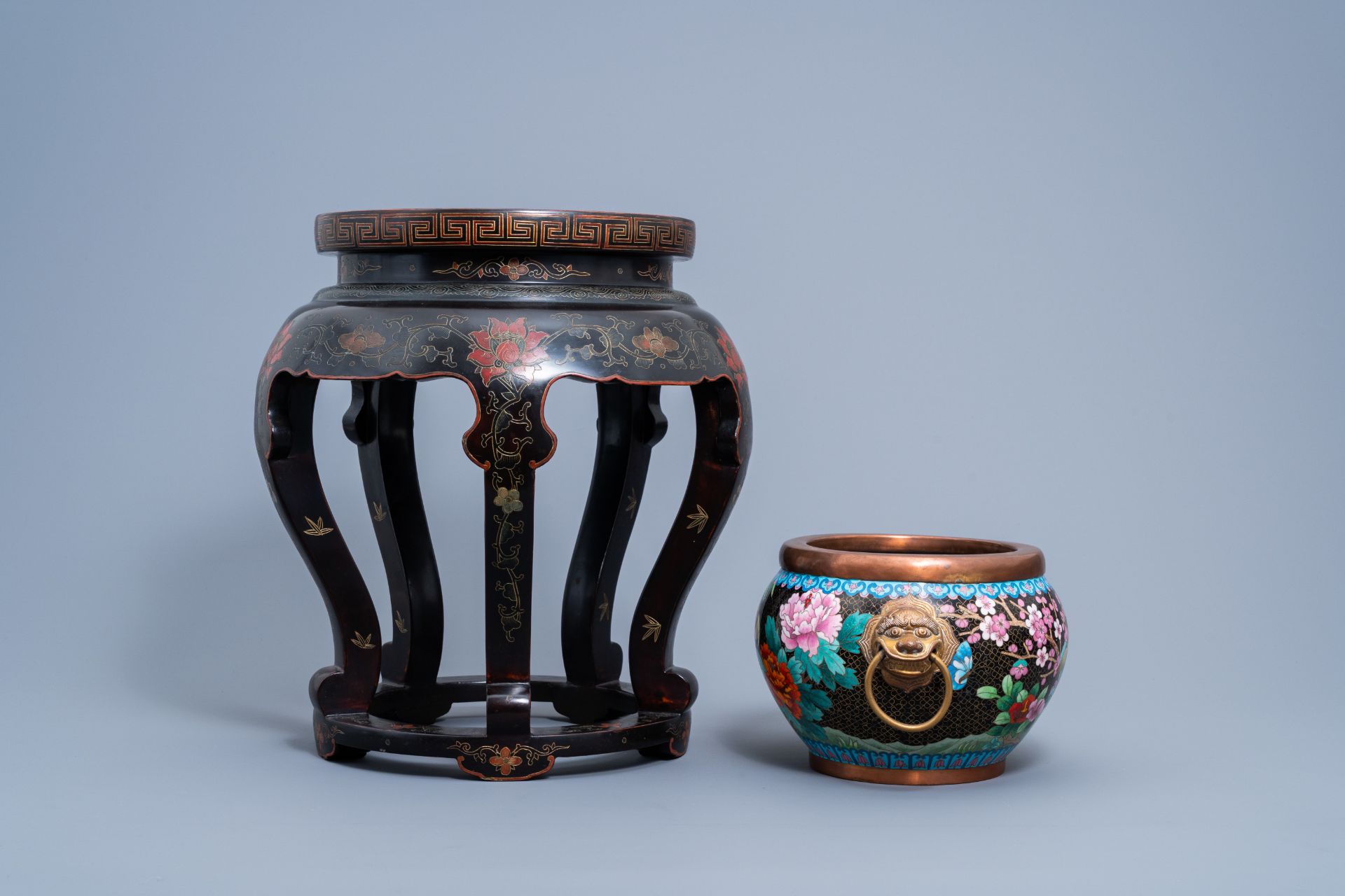 A Chinese lacquered wood stand with cloisonnŽ top with a crane and a cloisonnŽ jardinire with birds - Image 5 of 7