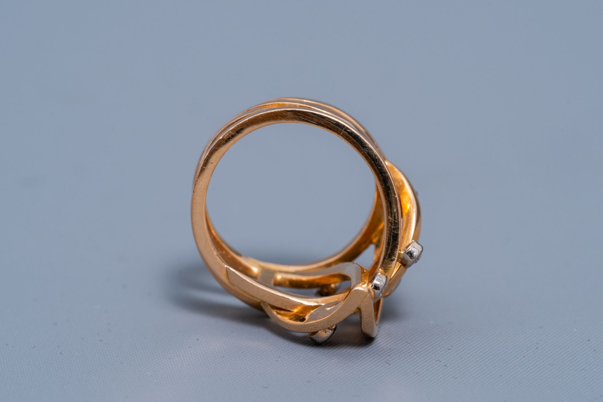 An 18 carat yellow and white gold ring set with six diamonds, 20th C. - Image 3 of 7