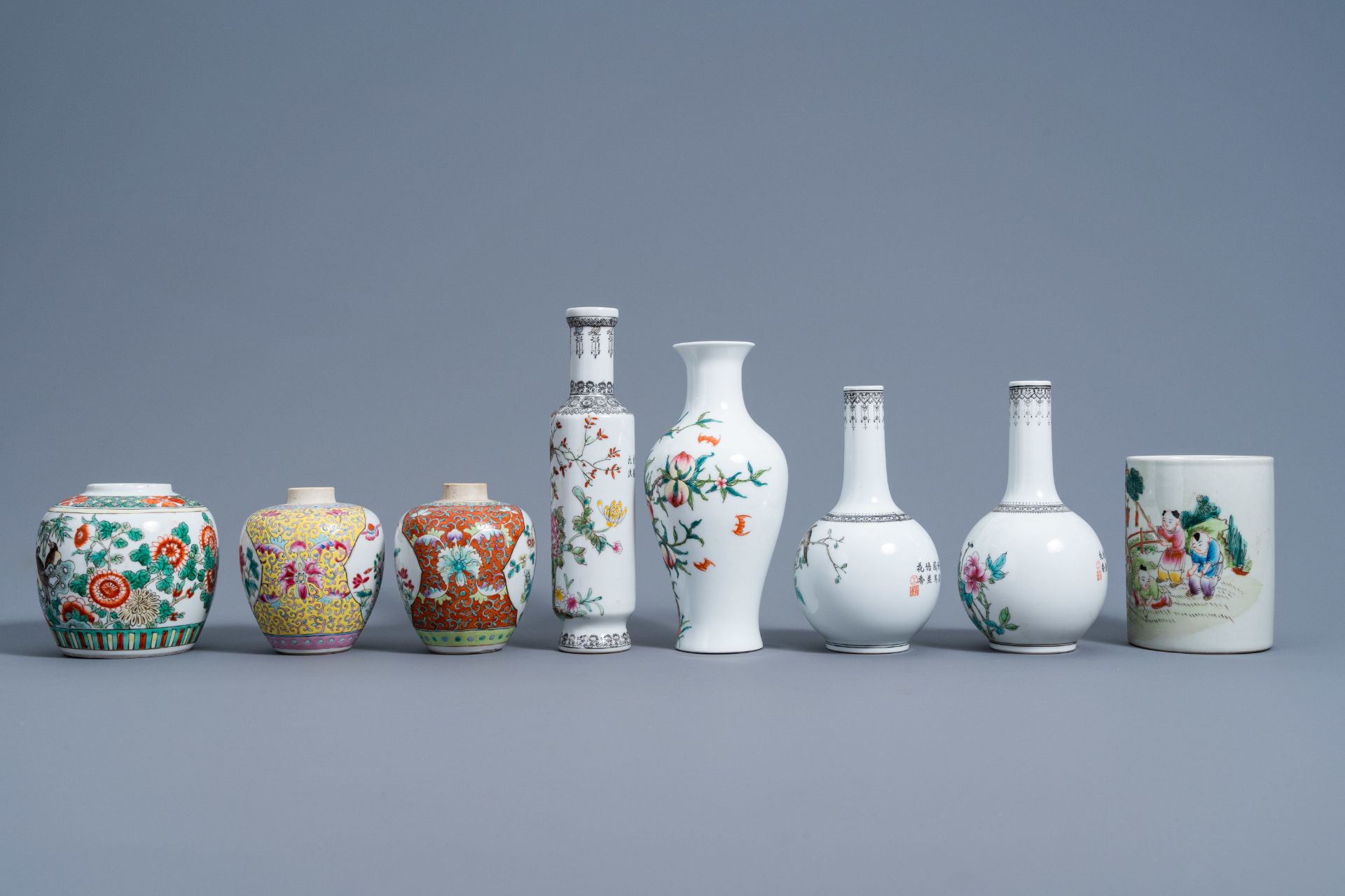 A varied collection of Chinese famille rose, famille verte and iron red porcelain, 19th/20th C. - Image 4 of 17