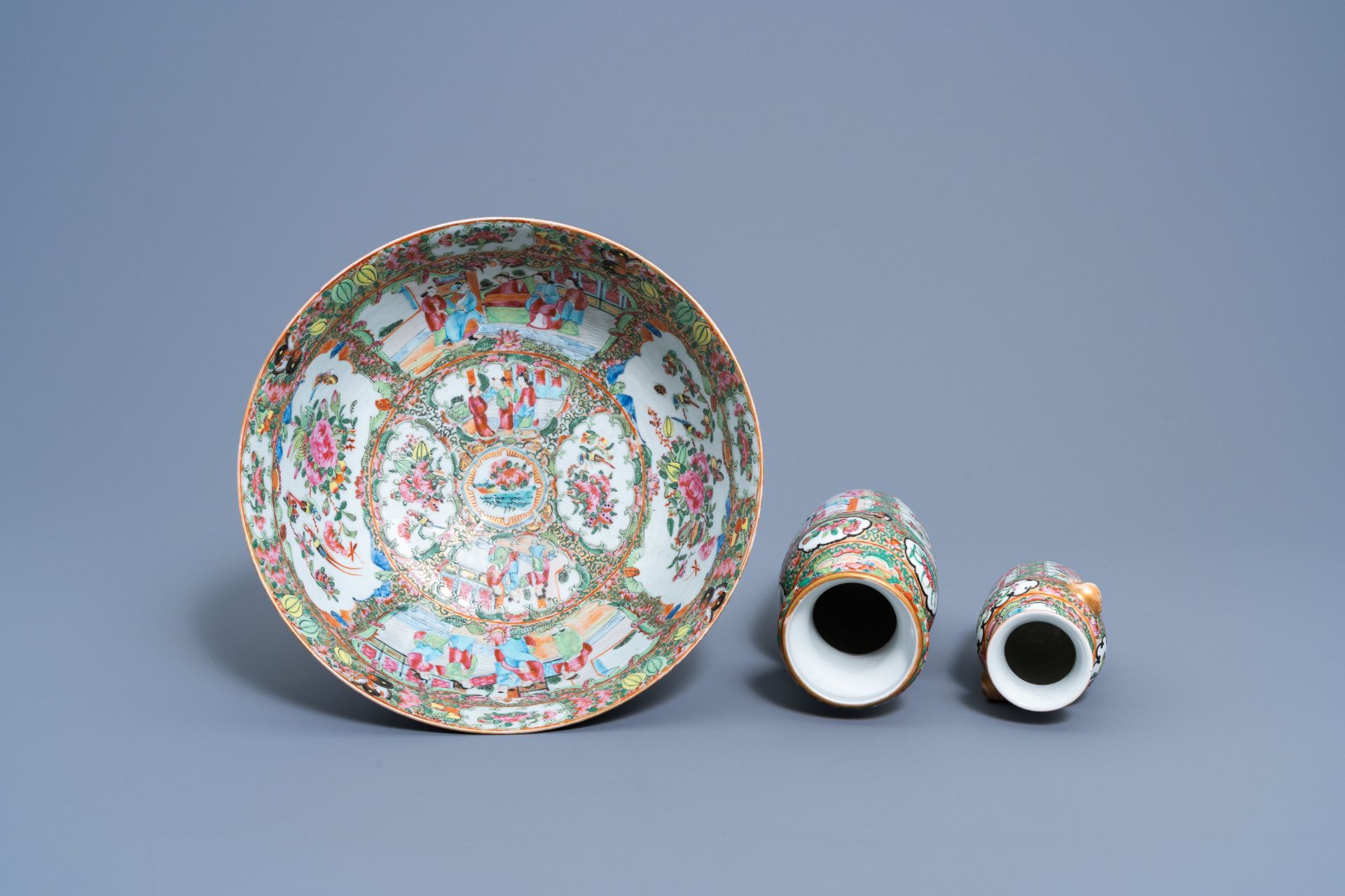 A varied collection of Chinese Canton famille rose porcelain, 19th C. - Image 8 of 15