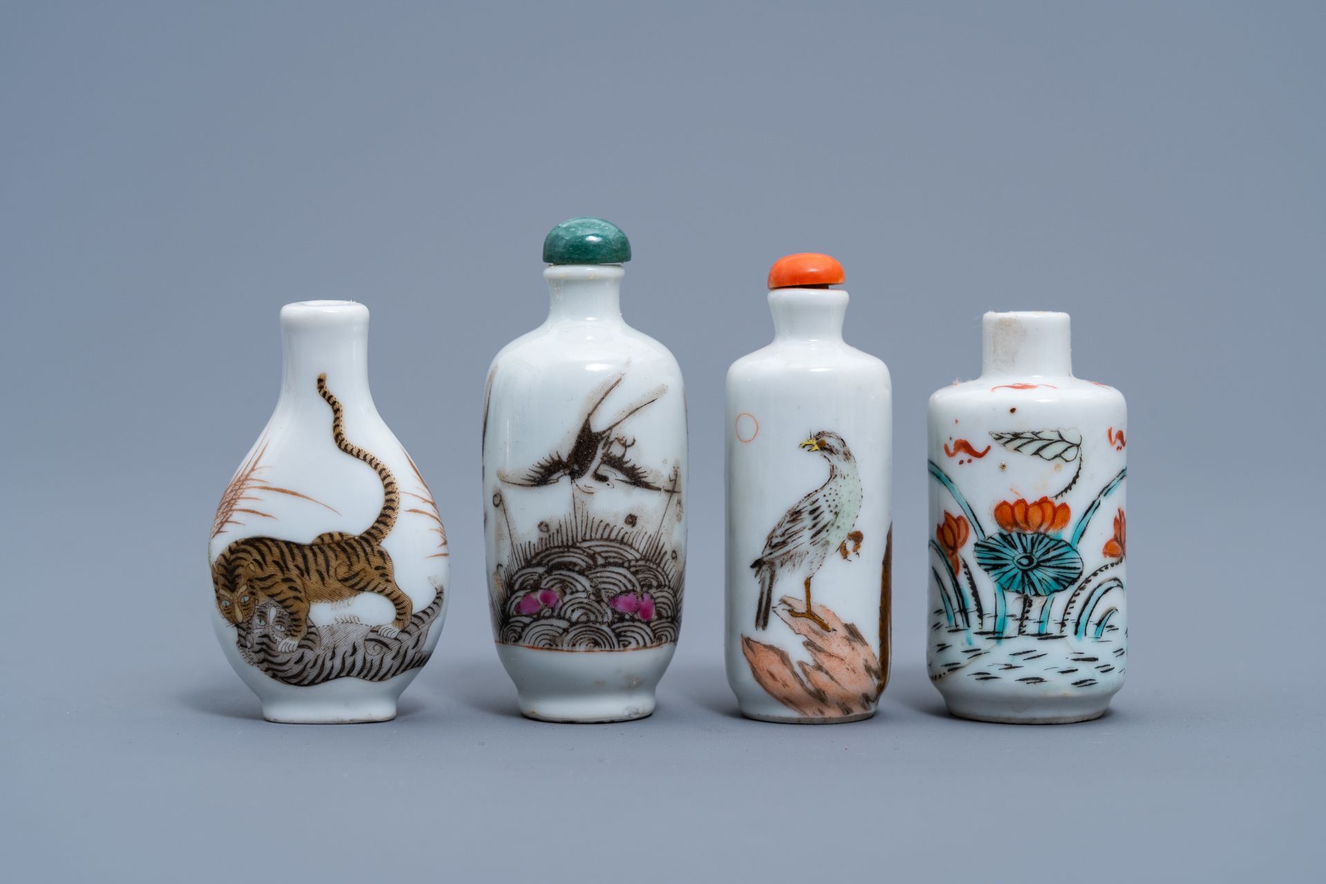 Four various Chinese polychrome enamelled snuff bottles, 19th/20th C.