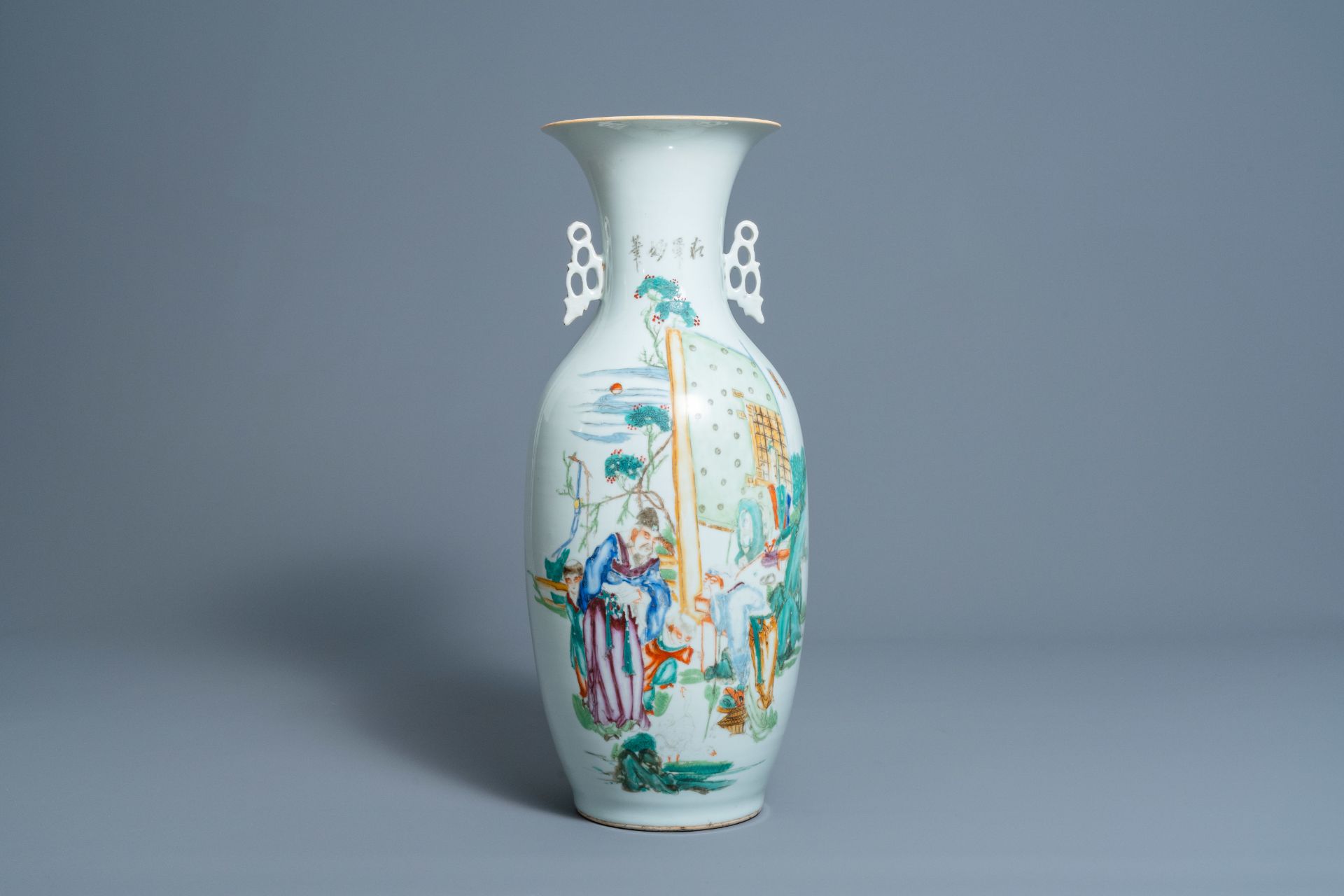 A Chinese qianjing cai vase with figures and geese in a garden, 19th/20th C.