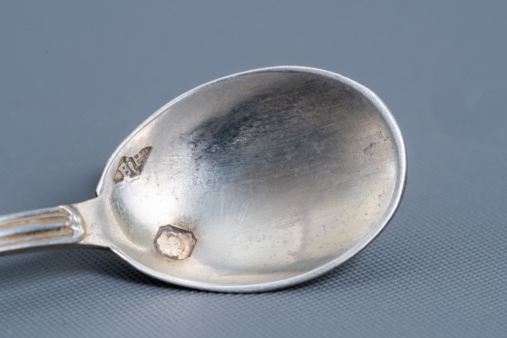 Six silver Louis XVI style salts with spoon with matching 'Wolfers Frres' case, 950/000, maker's ma - Image 19 of 20