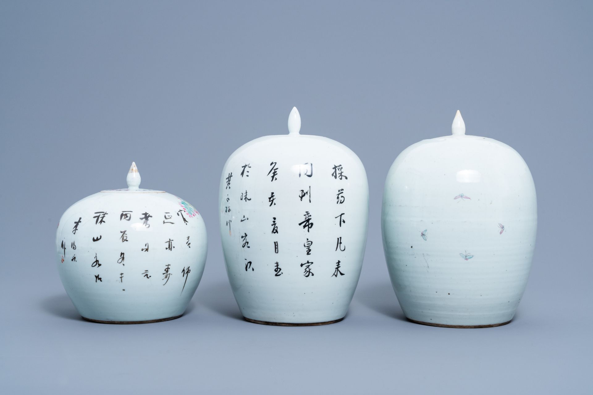 Three Chinese qianjiang cai jars and covers with ladies in a garden and a bird among blossoming bran - Image 4 of 7