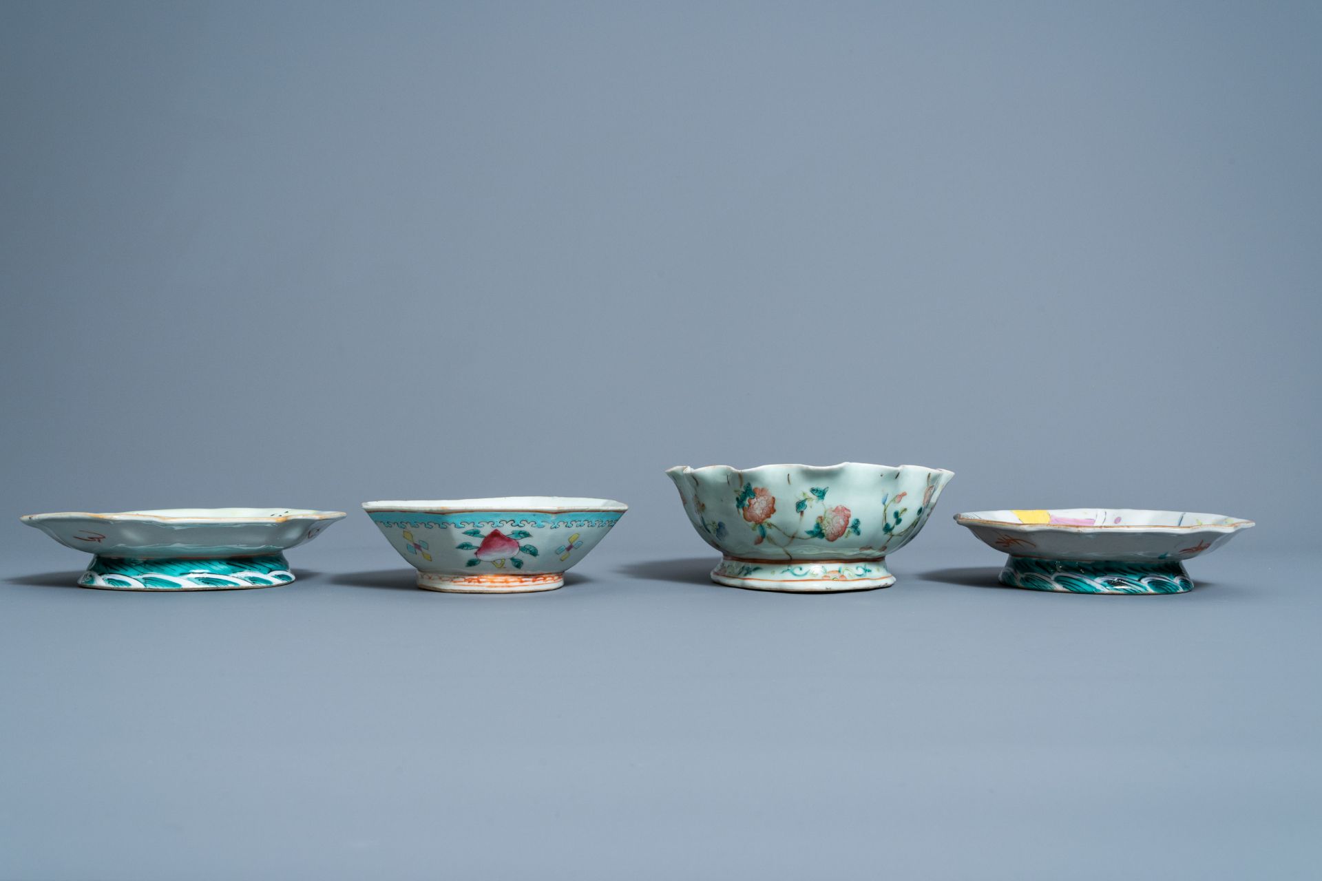 A varied collection of Chinese famille rose porcelain, 19th/20th C. - Image 8 of 12