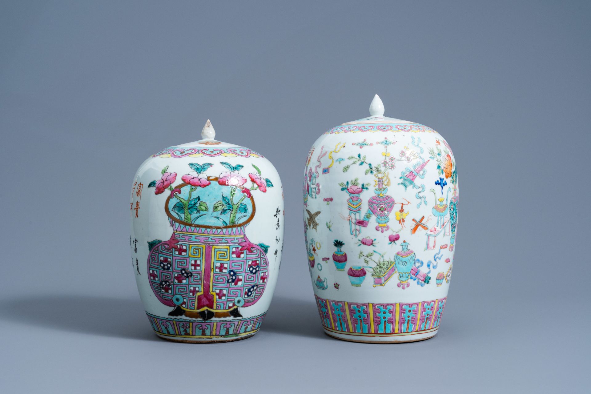 Two Chinese famille rose 'antiquities' jars and covers, 19th C. - Image 4 of 7