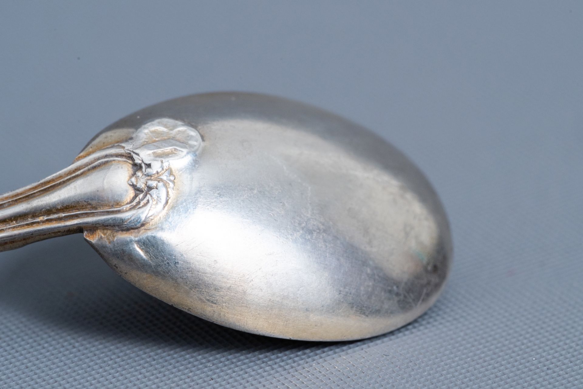 Six silver Louis XVI style salts with spoon with matching 'Wolfers Frres' case, 950/000, maker's ma - Image 20 of 20