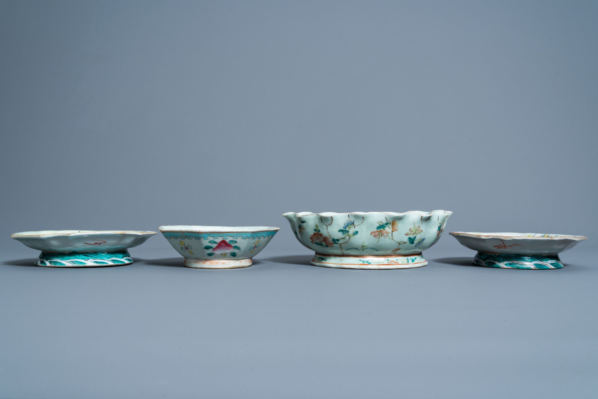 A varied collection of Chinese famille rose porcelain, 19th/20th C. - Image 7 of 12