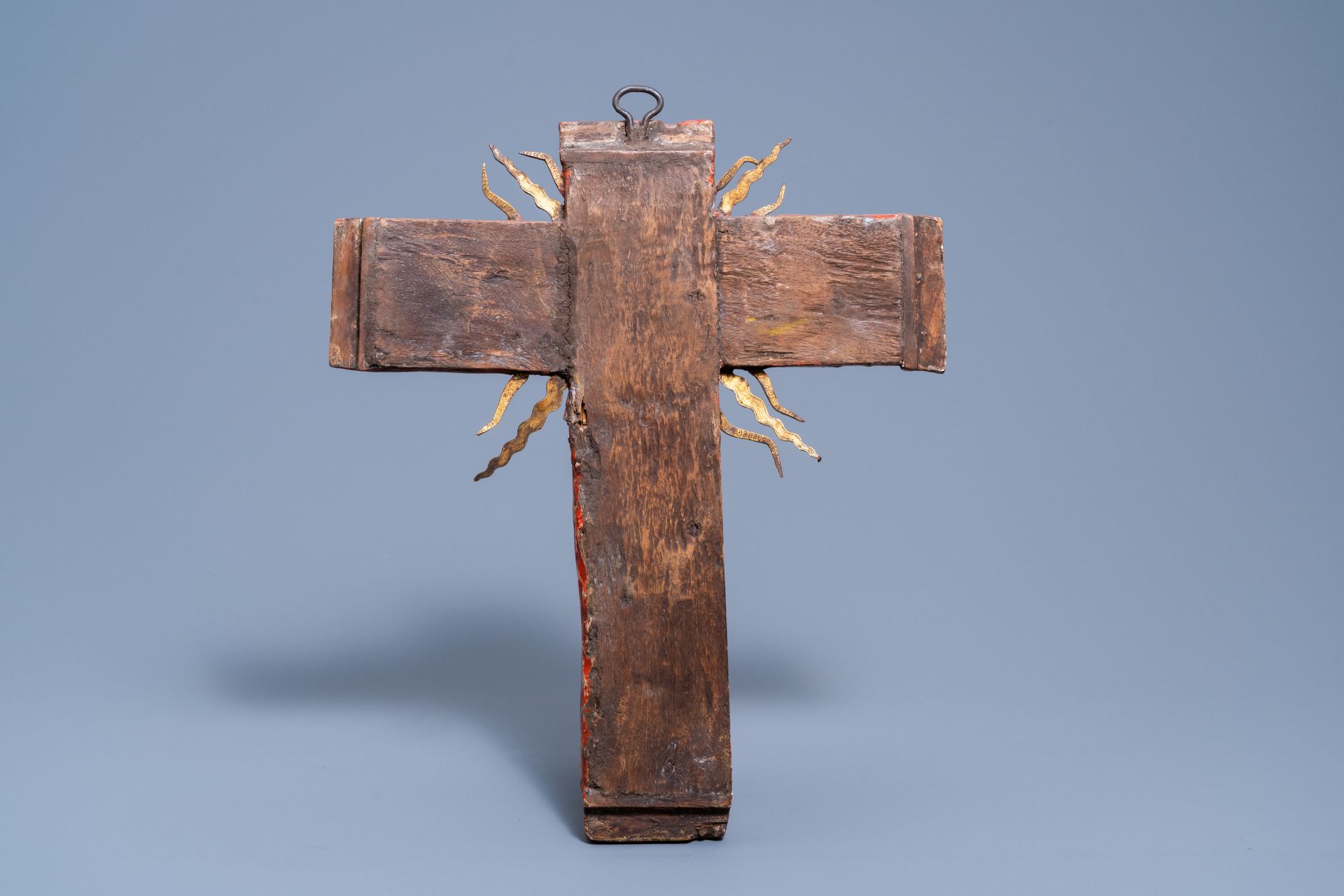 A Mexican colonial school carved and polychrome painted wooden crucifix, 17th C. - Image 2 of 3