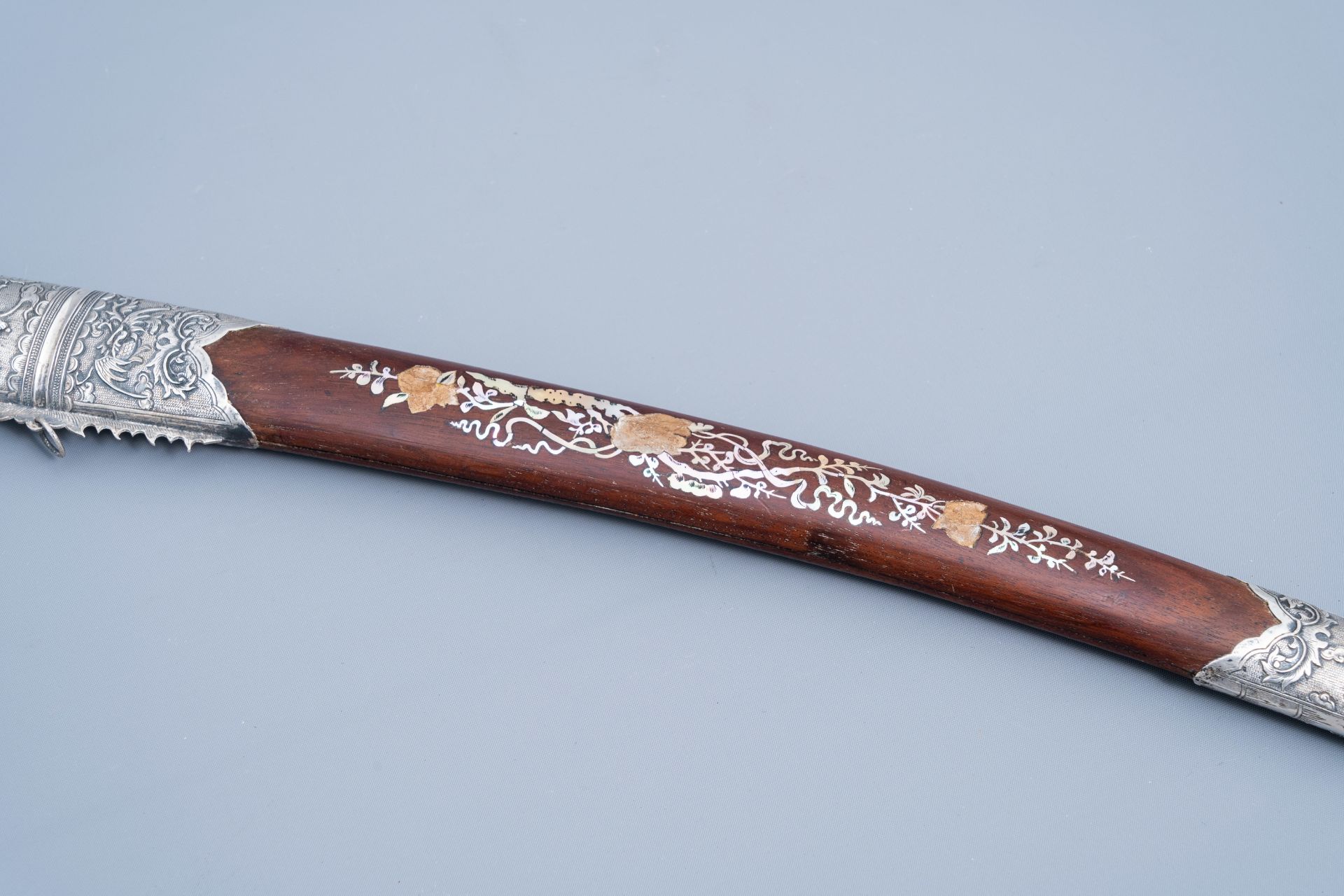 AÊ ceremonial Vietnamese 'guom' sword with silver and mother-of-pearl inlaid wooden scabbard with dr - Image 6 of 13