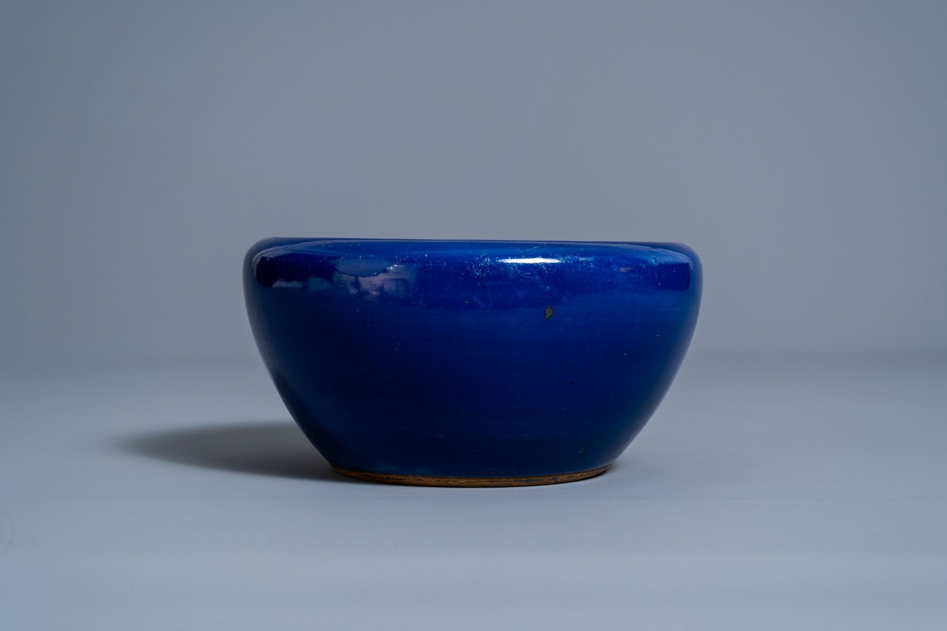 A Chinese monochrome blue alms bowl, 19th C. - Image 5 of 7