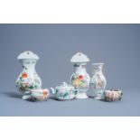 A varied collection of Chinese famille rose porcelain, 19th/20th C.