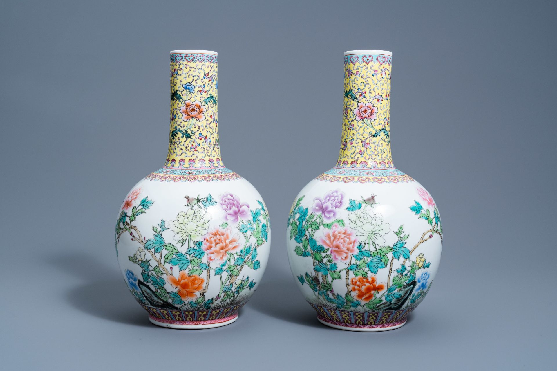 A pair of Chinese famille rose bottle vases with floral design and a charger with ladies in a garden - Image 4 of 9