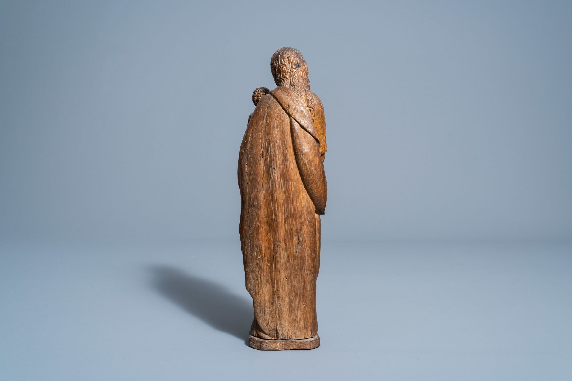 A French carved oak wood Virgin and Child, 17th C. - Image 3 of 6