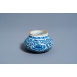 A Chinese blue and white water pot with floral design, 18th/19th C.