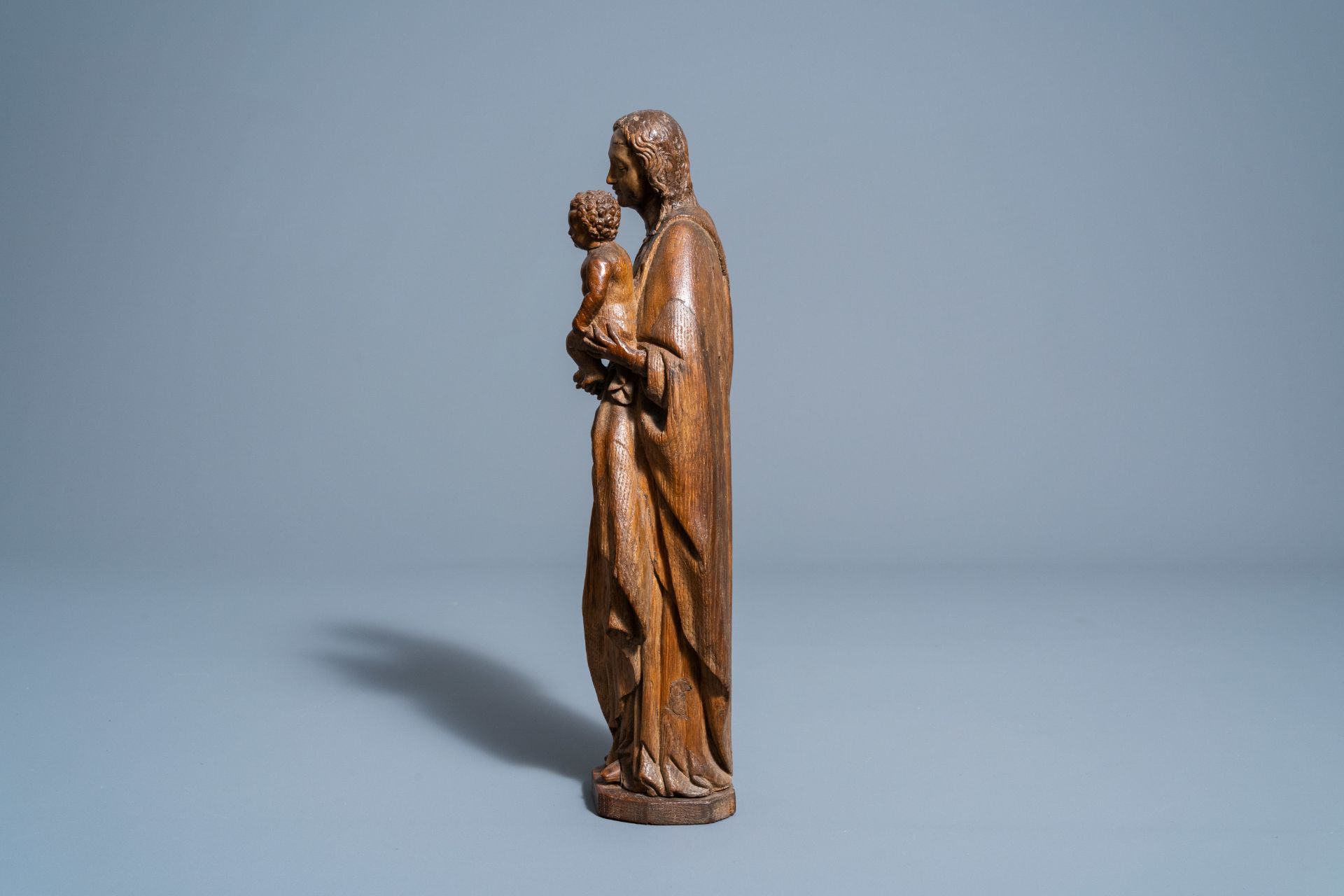 A French carved oak wood Virgin and Child, 17th C. - Image 2 of 6