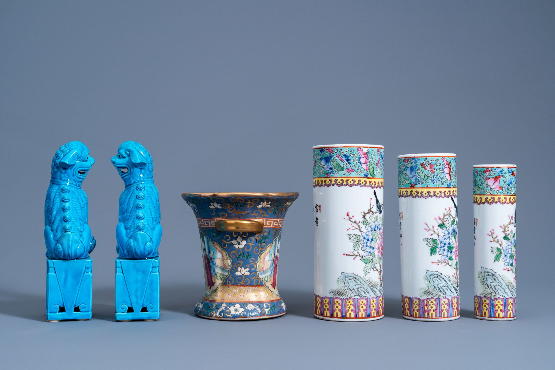 A varied collection of Chinese famille rose and turquoise glazed porcelain, 20th C. - Image 5 of 14