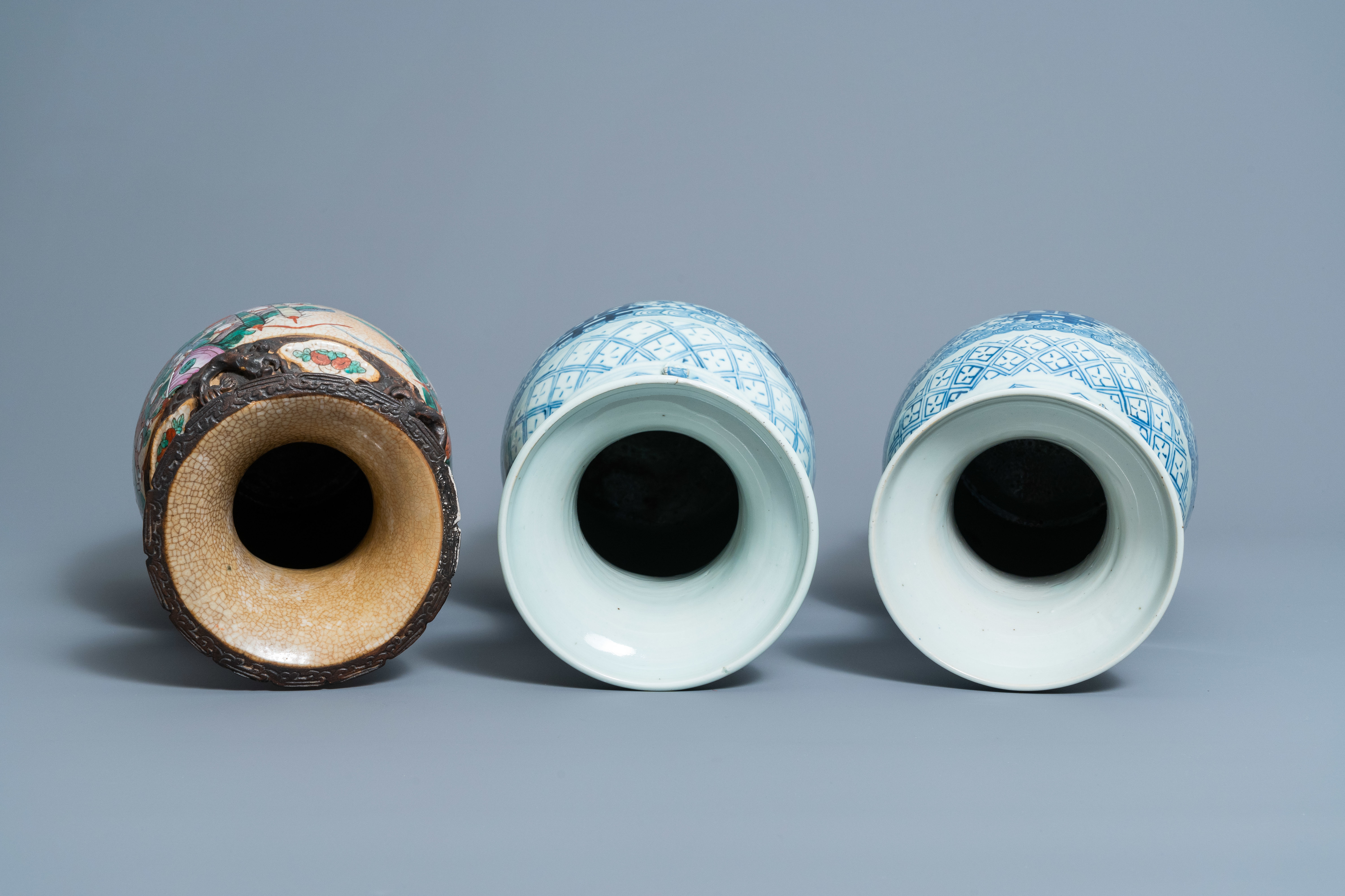 A varied collection of Chinese blue, white and Nanking crackle glazed famille rose porcelain, Qianlo - Image 6 of 9