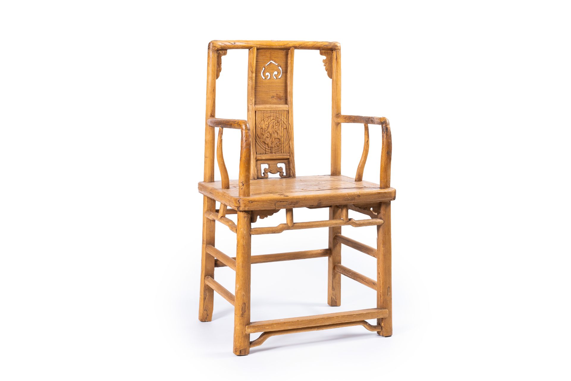 A Chinese elmwood chair with carved and reticulated panels, 19th/20th C. - Image 2 of 10
