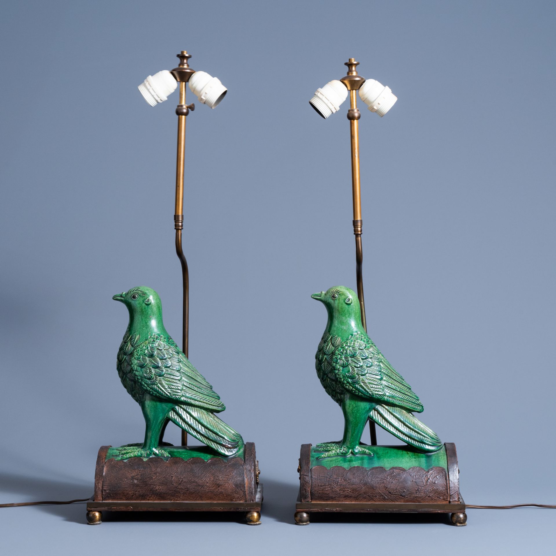A pair of Chinese bird-shaped roof tiles mounted as lamps, 19th/20th C. - Image 2 of 7