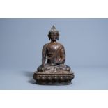 A Sino-Tibetan bronze figure of Buddha, 19th/20th C.