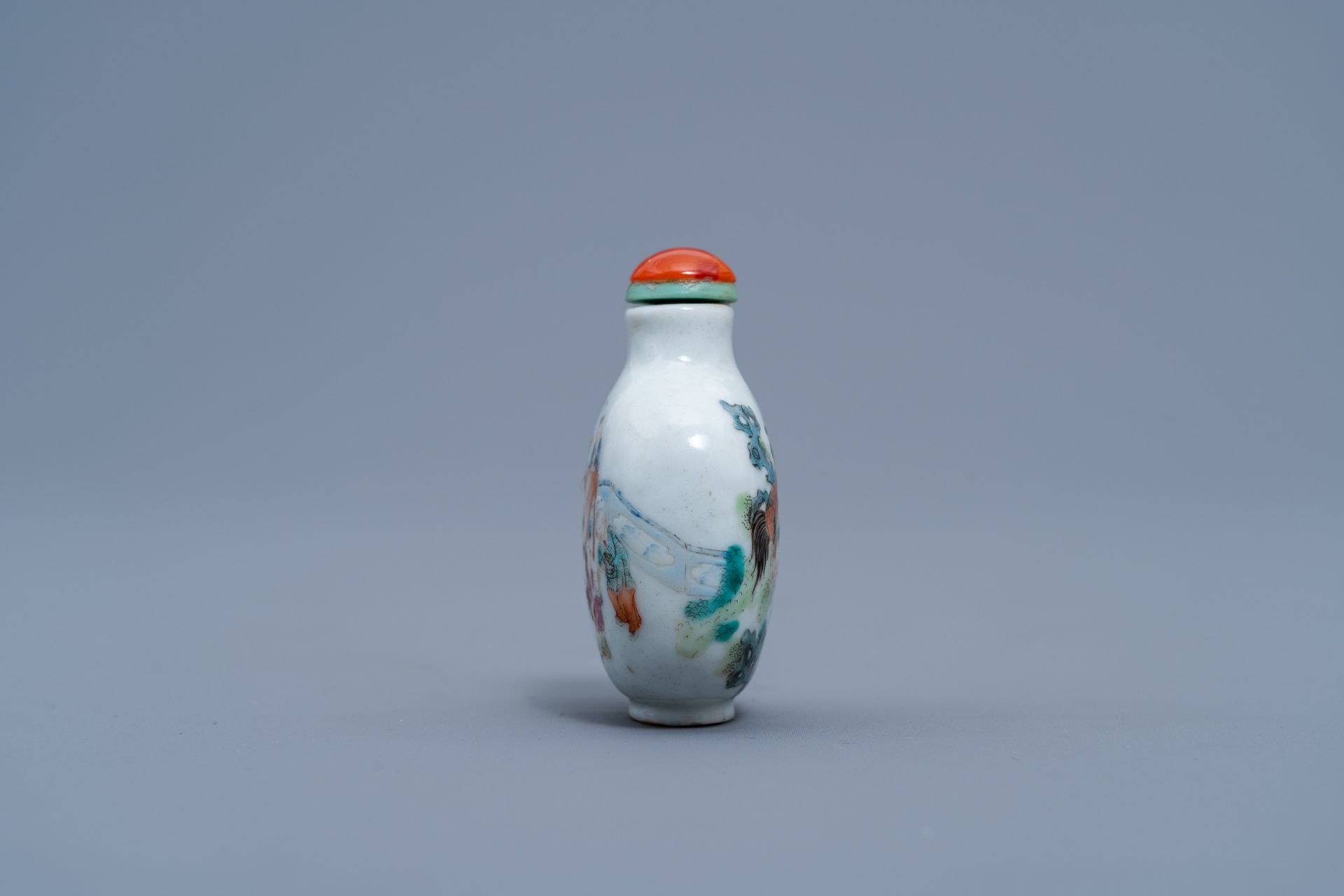 A Chinese famille rose snuff bottle with figures and animals in a garden, Daoguang mark and of the p - Image 2 of 6